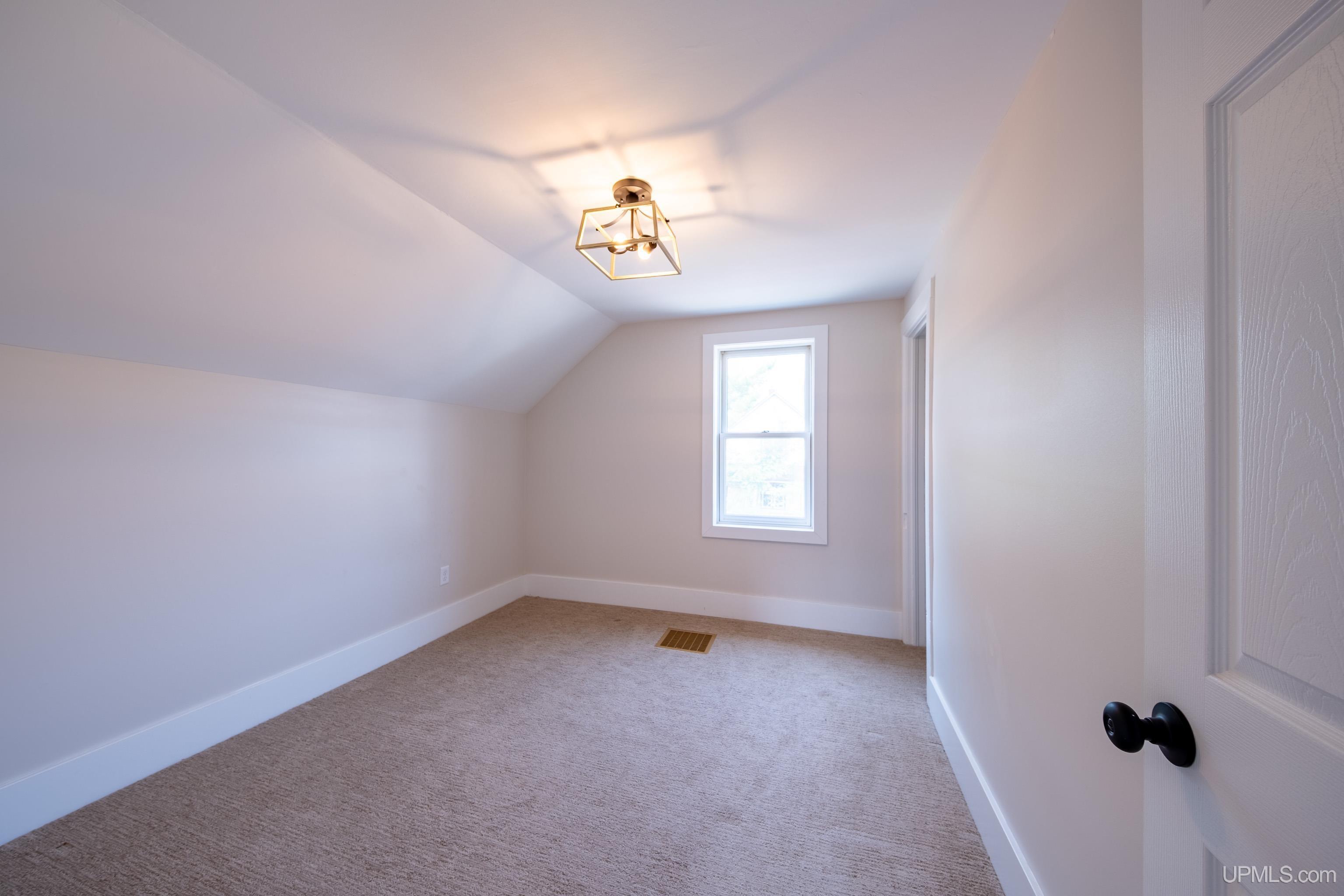 846 N Pine Street Property Photo 21