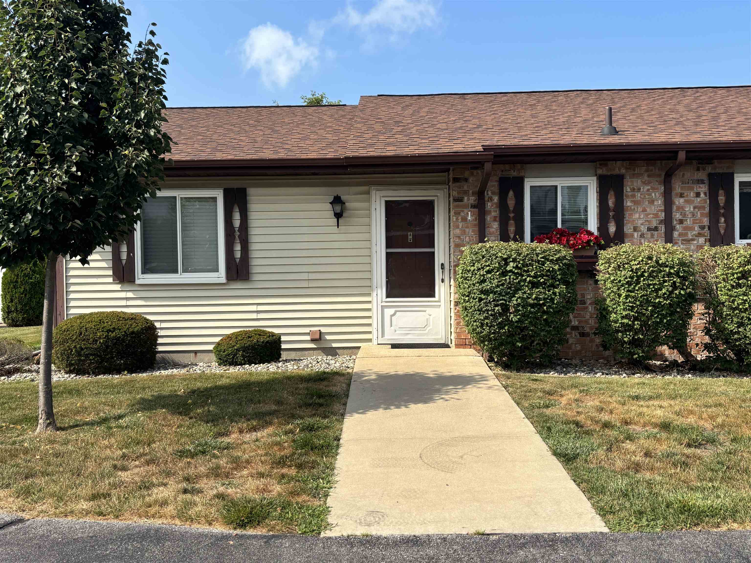 437 W Schleier Street