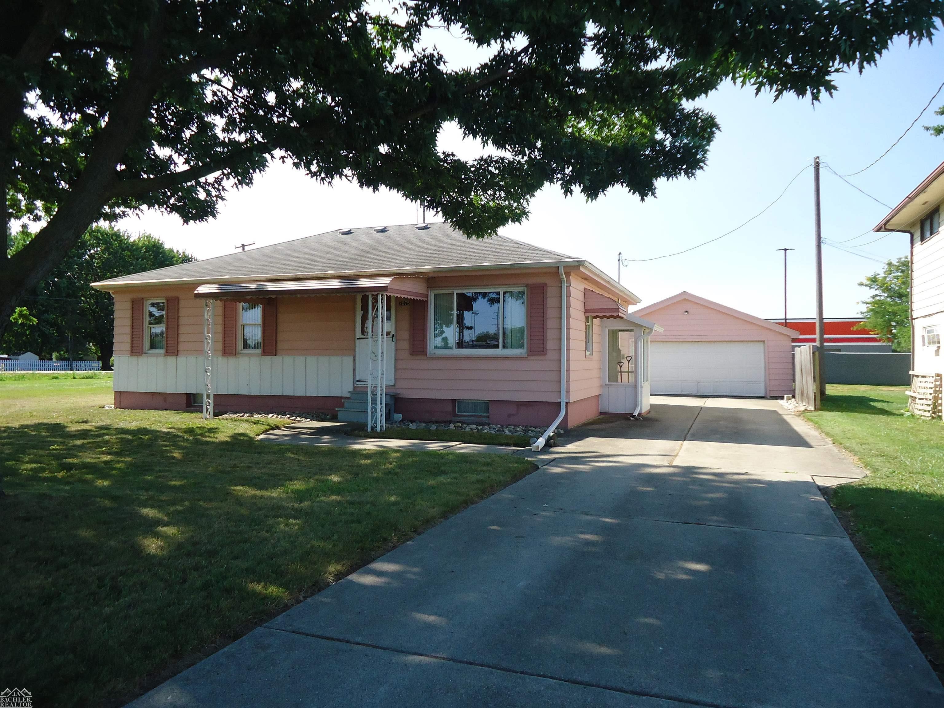 2075 S Plank Road Property Photo 1