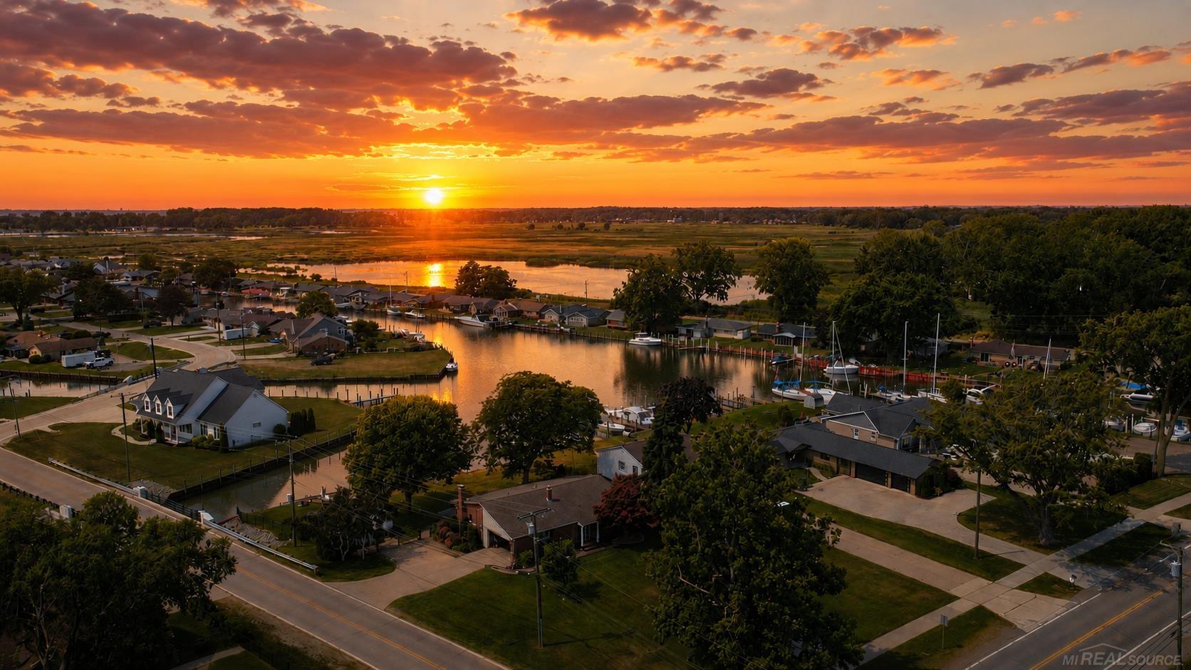 32160 S River Road Property Photo 2