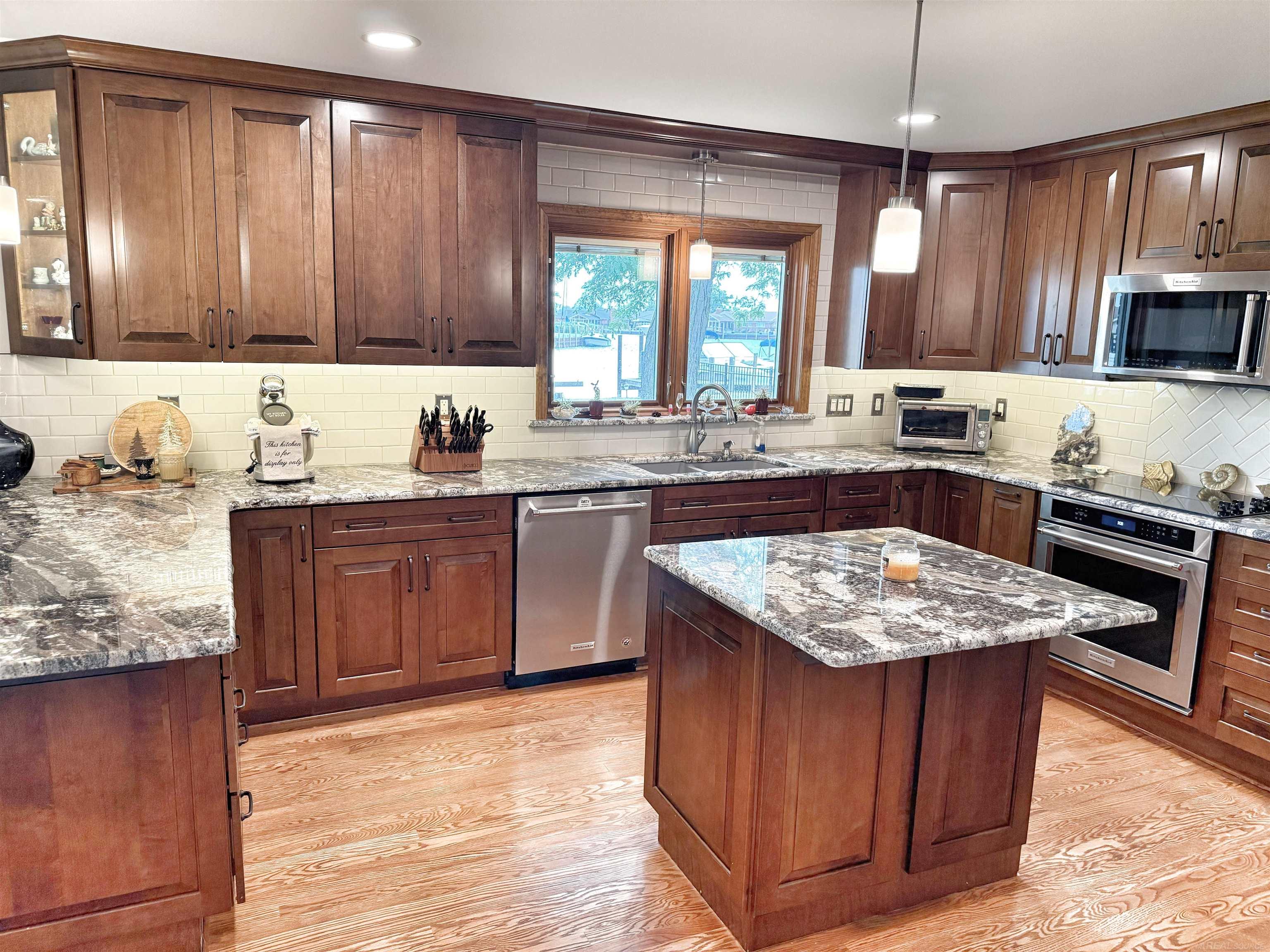 32160 S River Road Property Photo 11