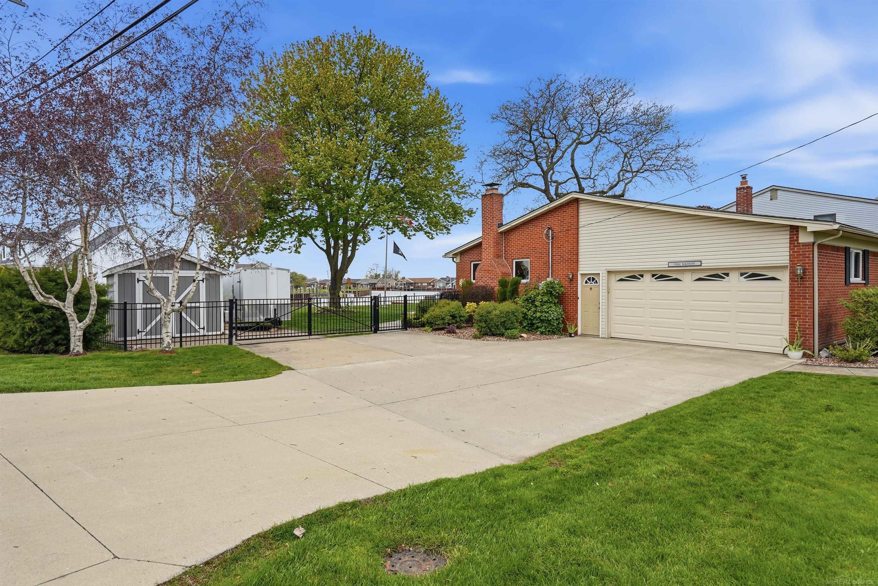 32160 S River Road Property Photo 45