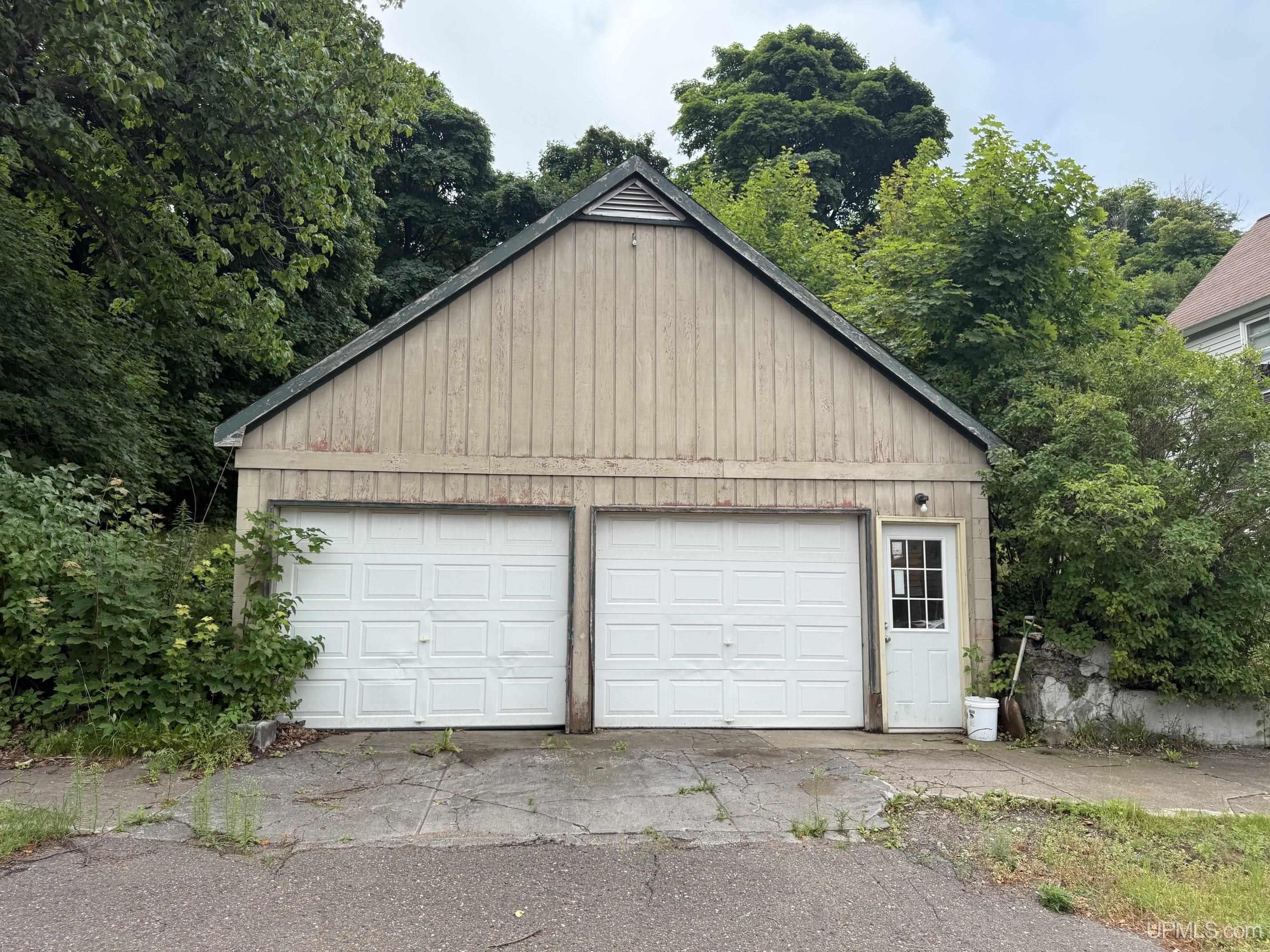 307 Houghton Avenue Property Photo 5
