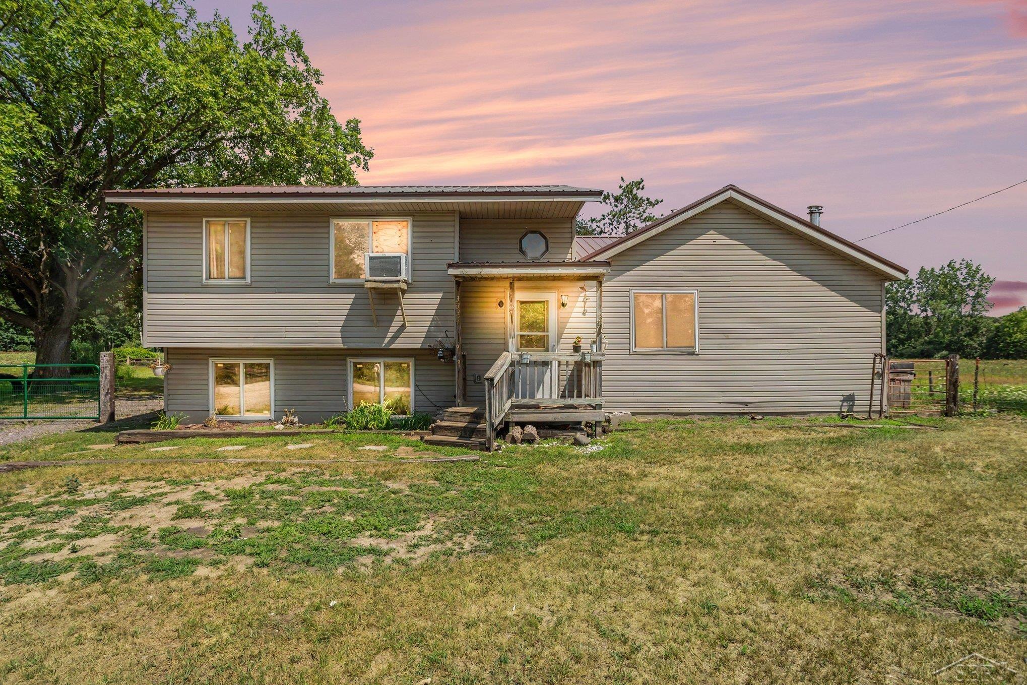 3336 Bay Glad County Line Road Property Photo 1