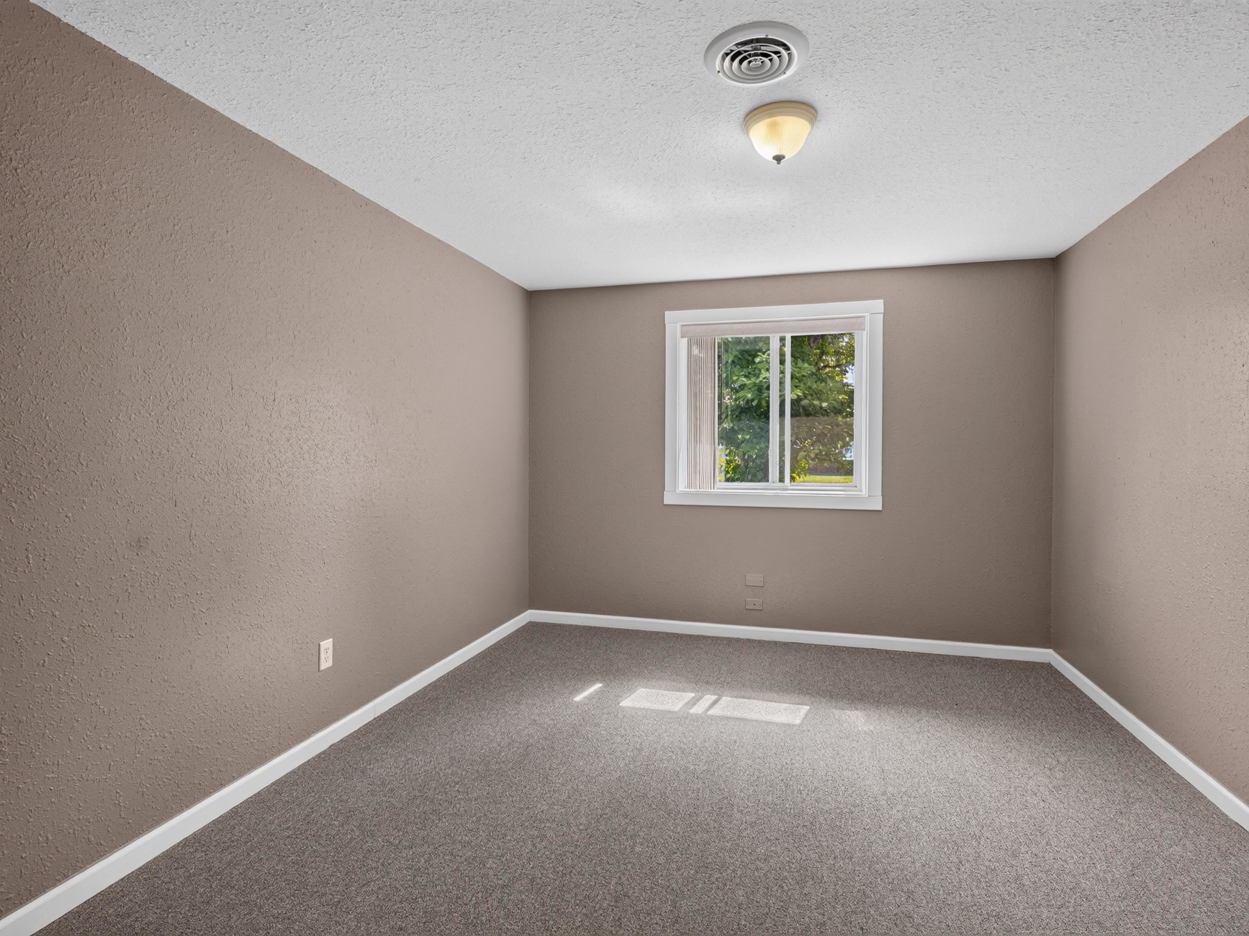 200 S 4th Street Property Photo 8