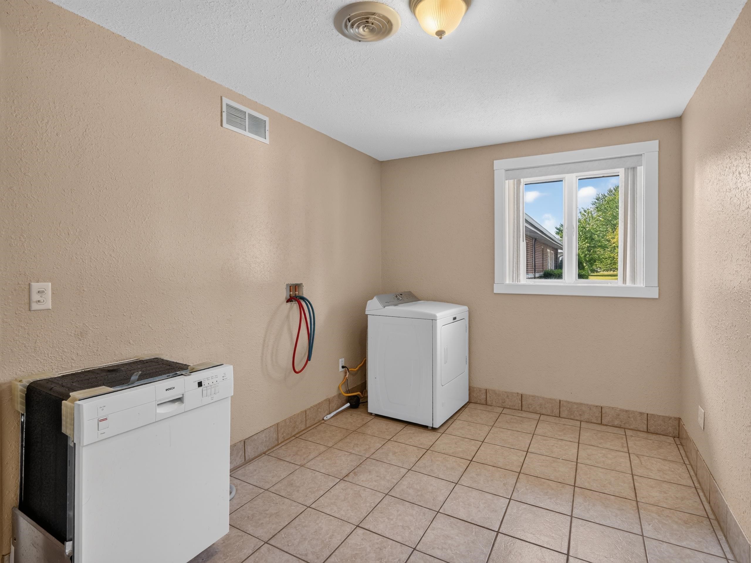 200 S 4th Street Property Photo 17