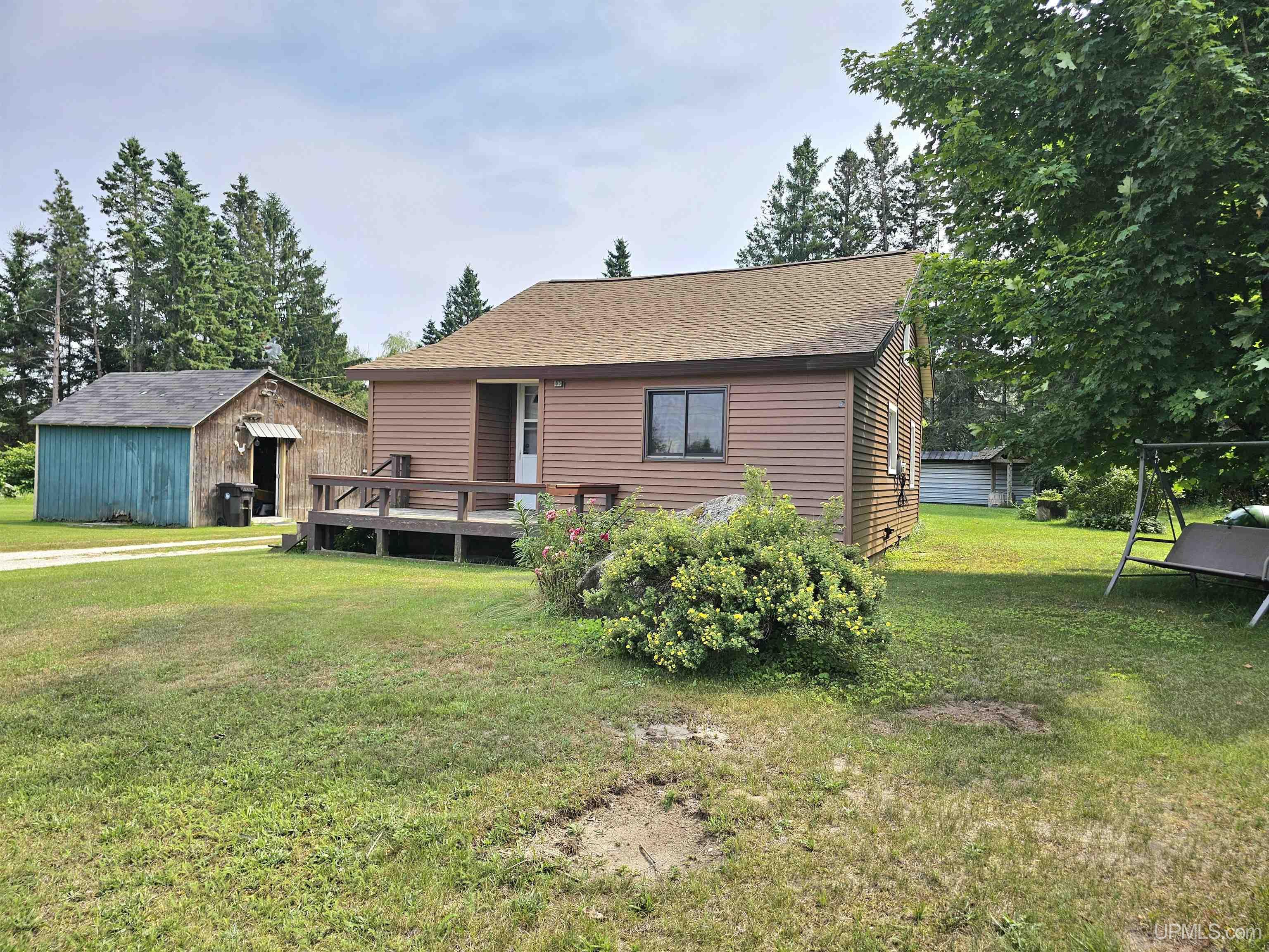 8923 W Cedar Street Property Photo 1