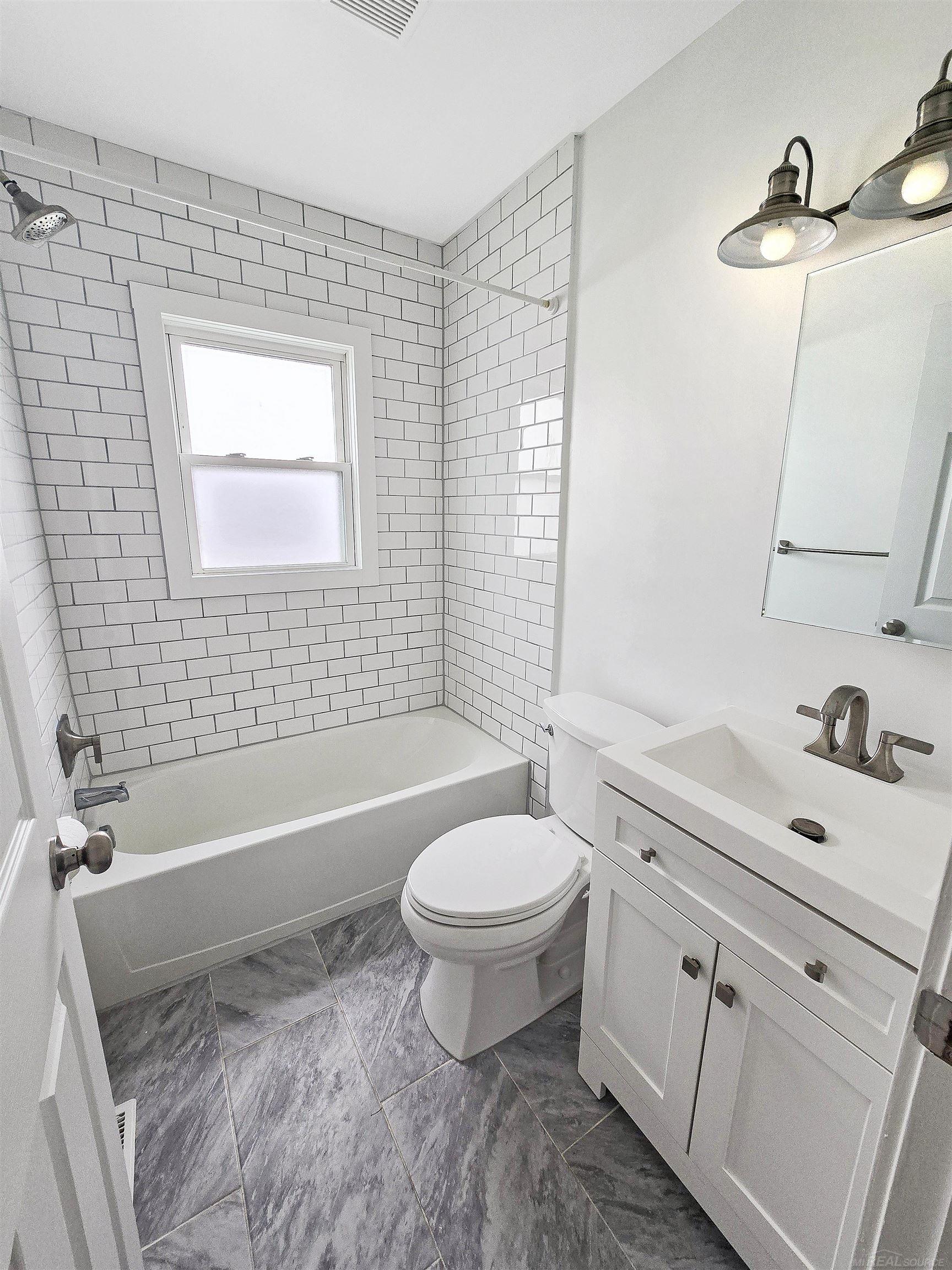 921 Donald Avenue Property Photo 3
