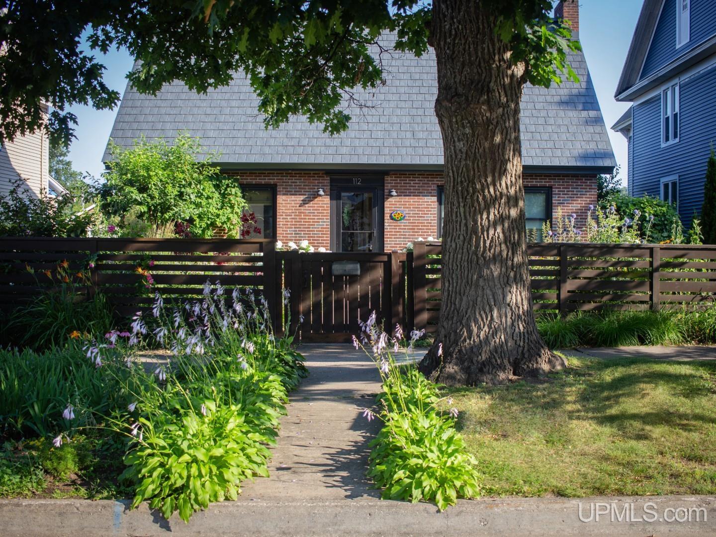 112 E Main Street Property Photo 1