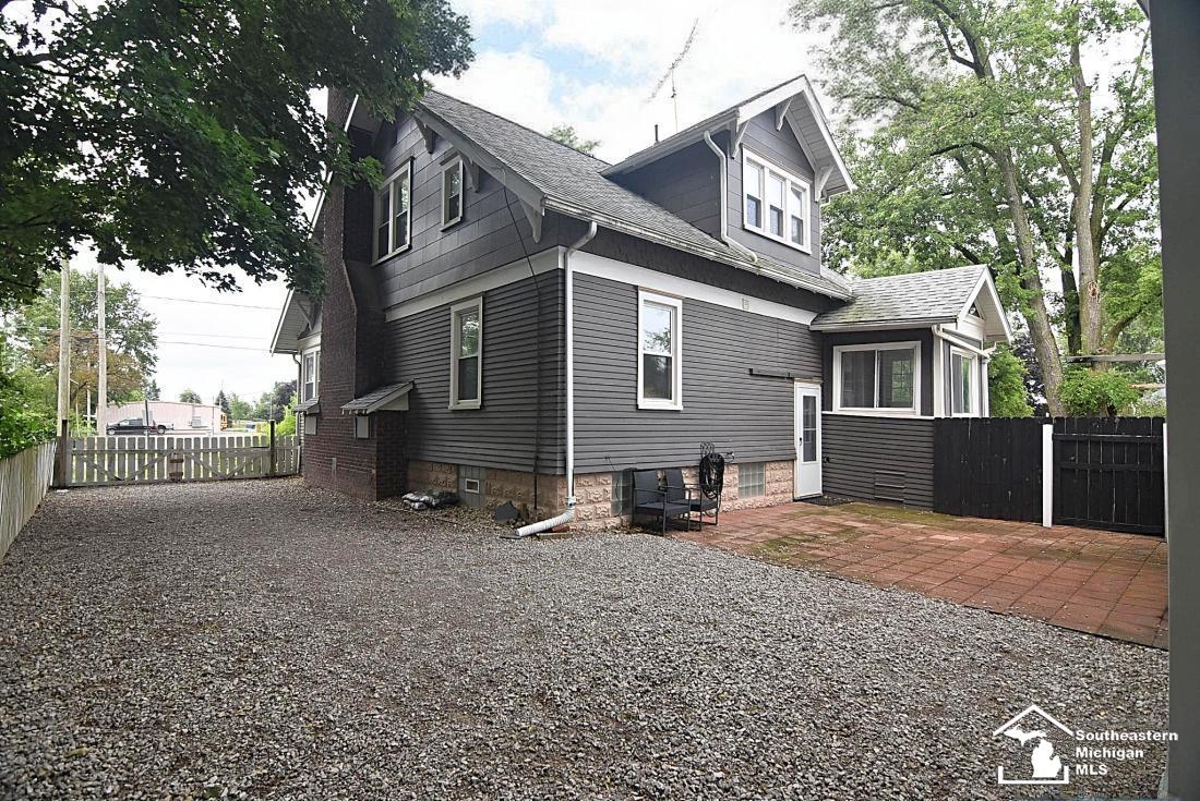 174 College Avenue Property Photo 6