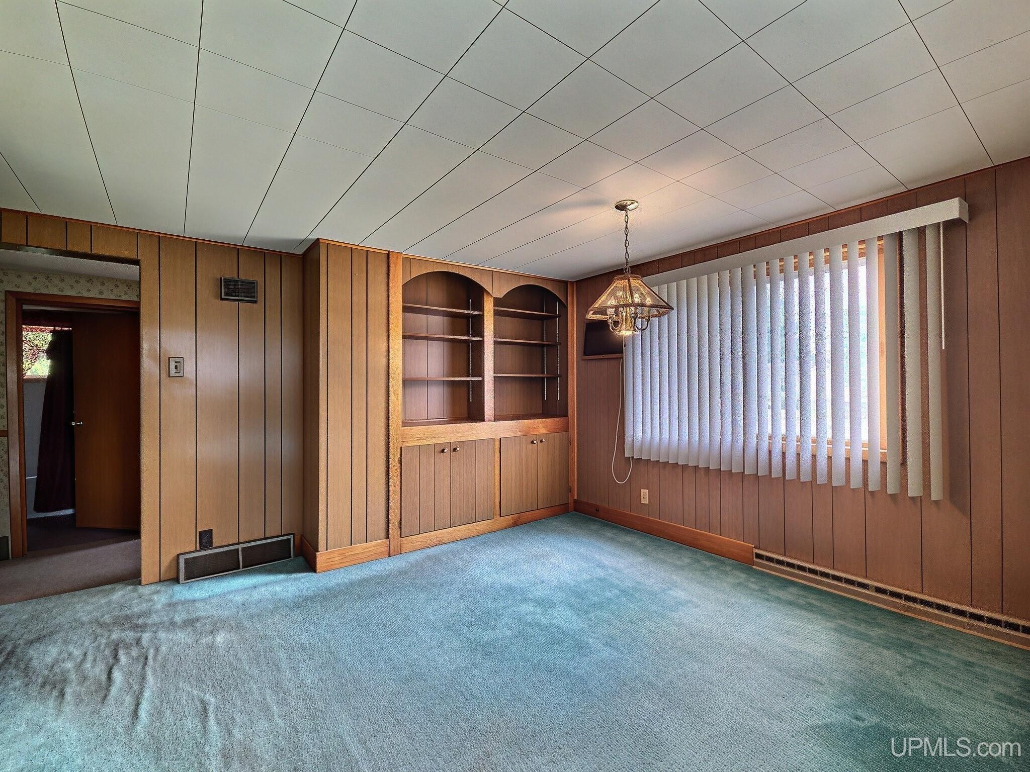 207 Pine Street Property Photo 8