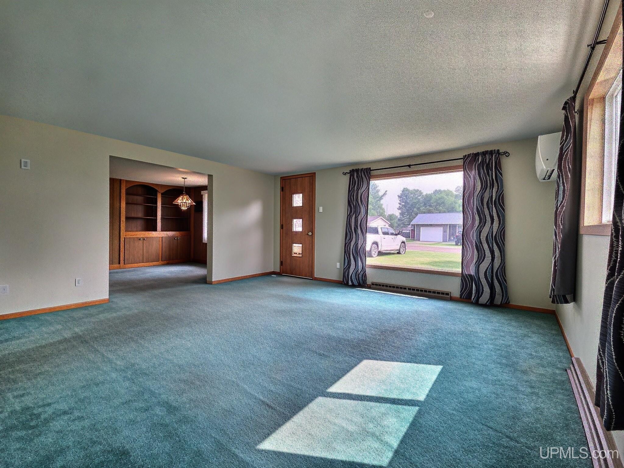 207 Pine Street Property Photo 9