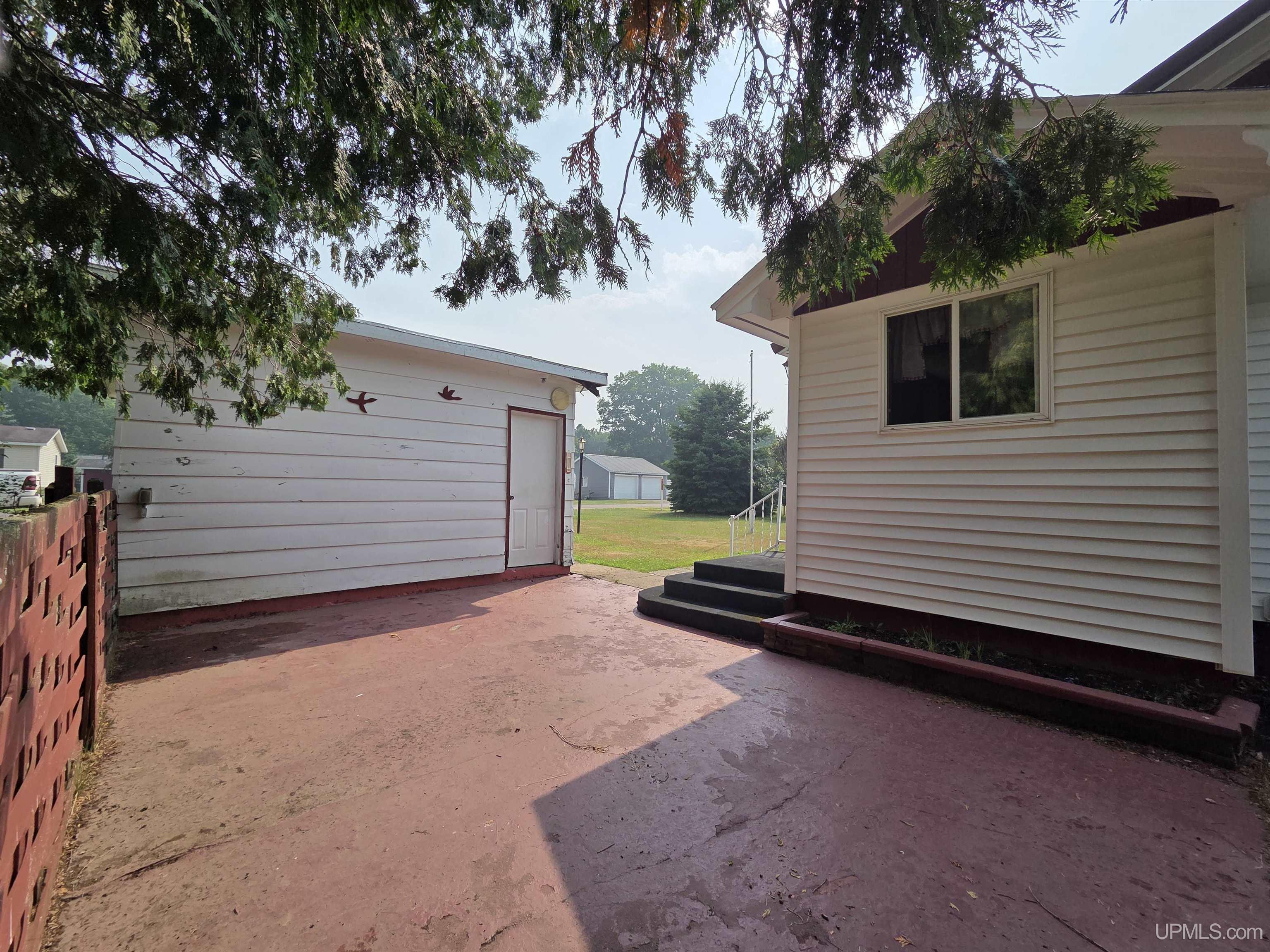 207 Pine Street Property Photo 22