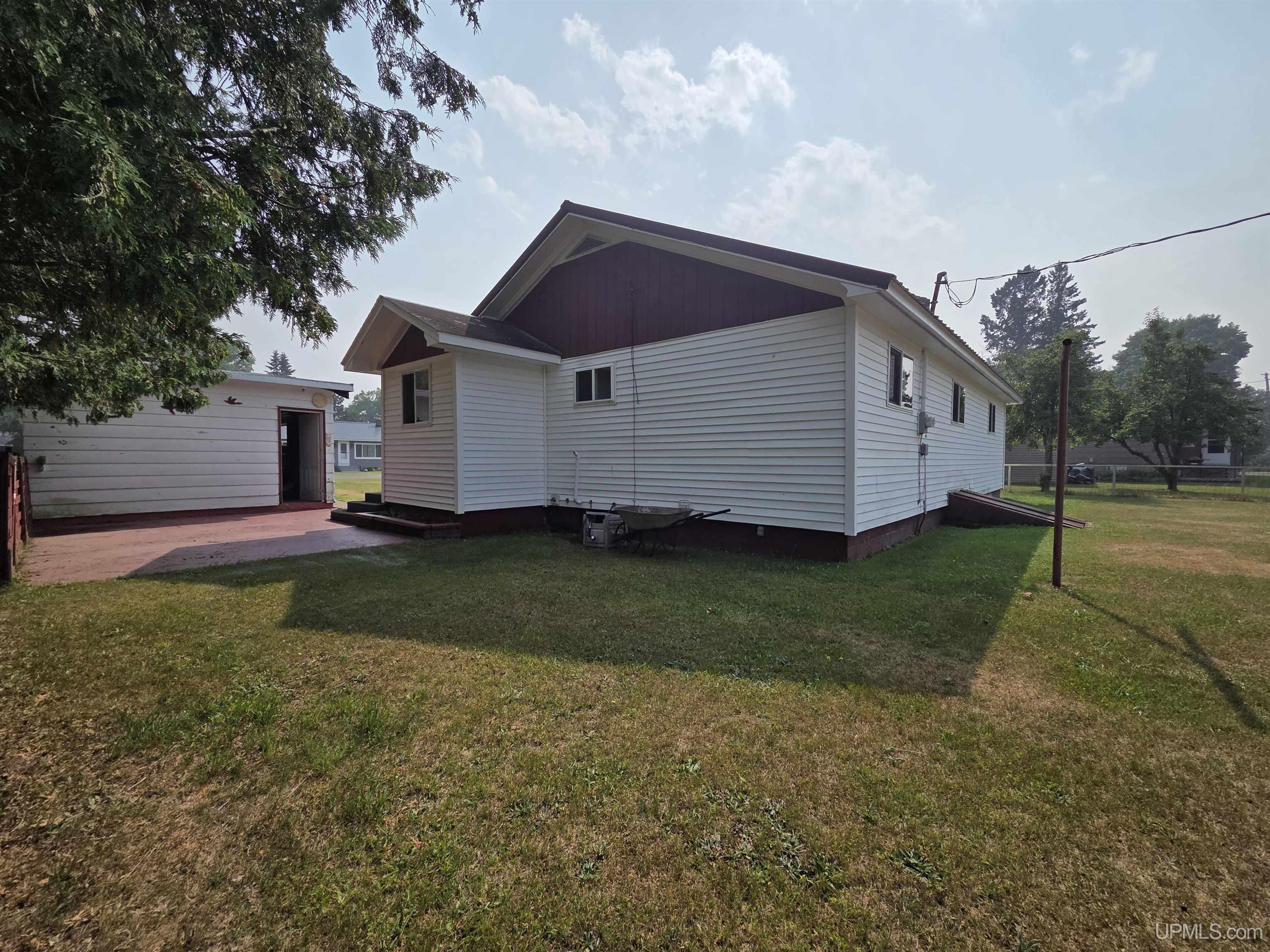 207 Pine Street Property Photo 23