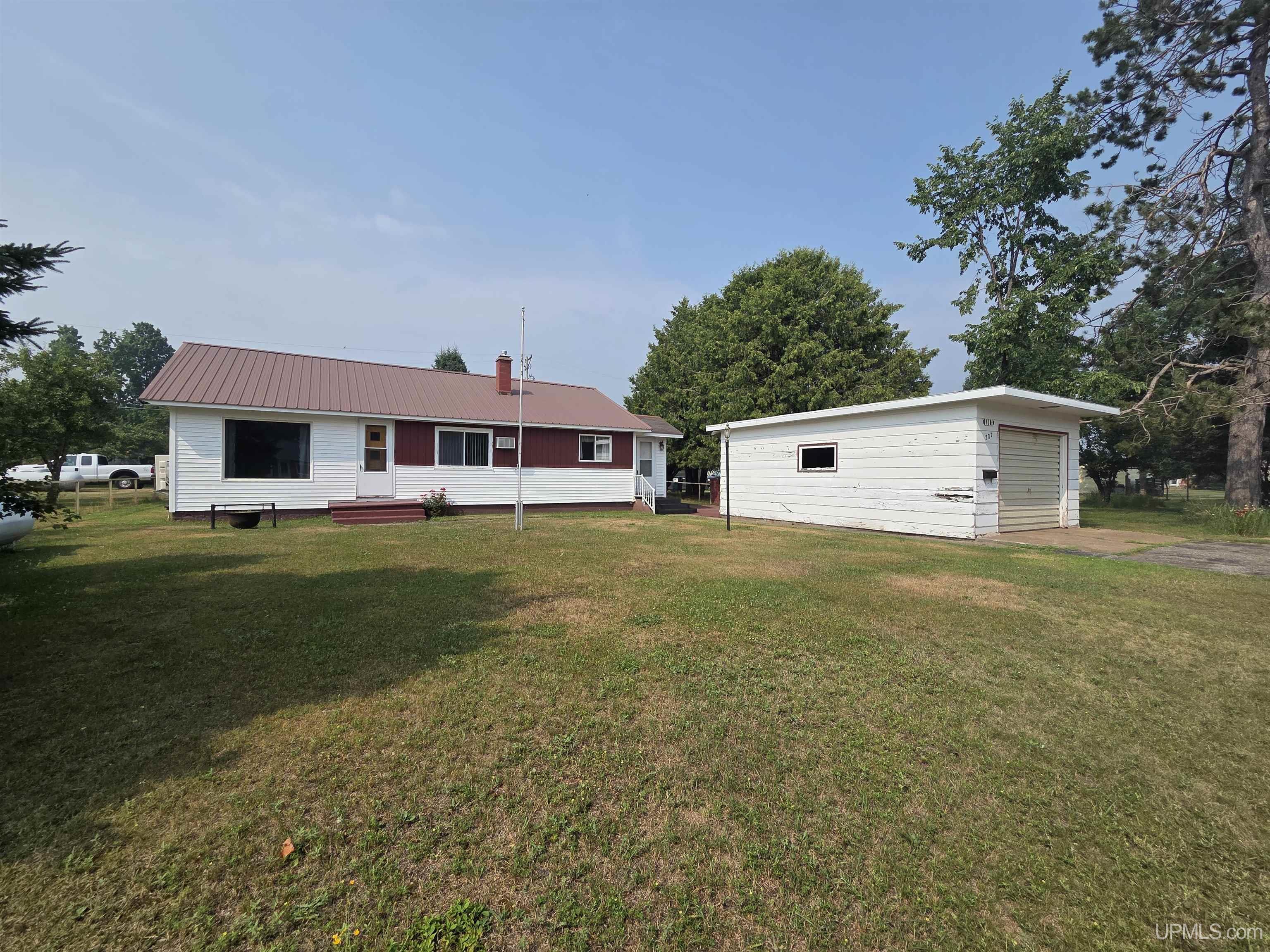 207 Pine Street Property Photo 29