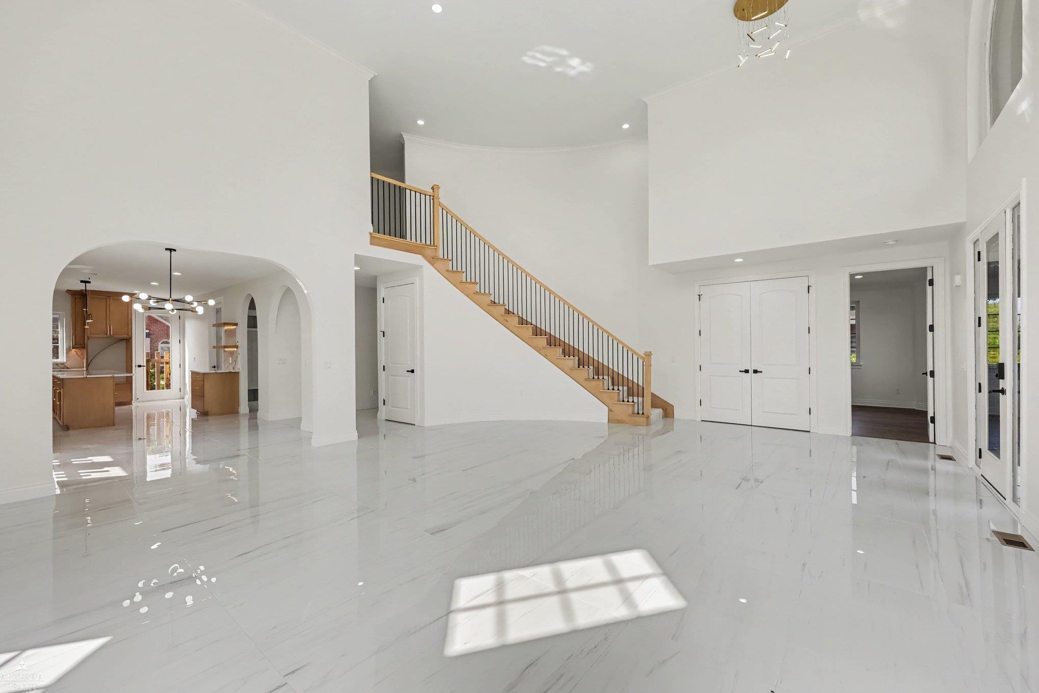 19246 Hamlin Lake Drive Property Photo 7
