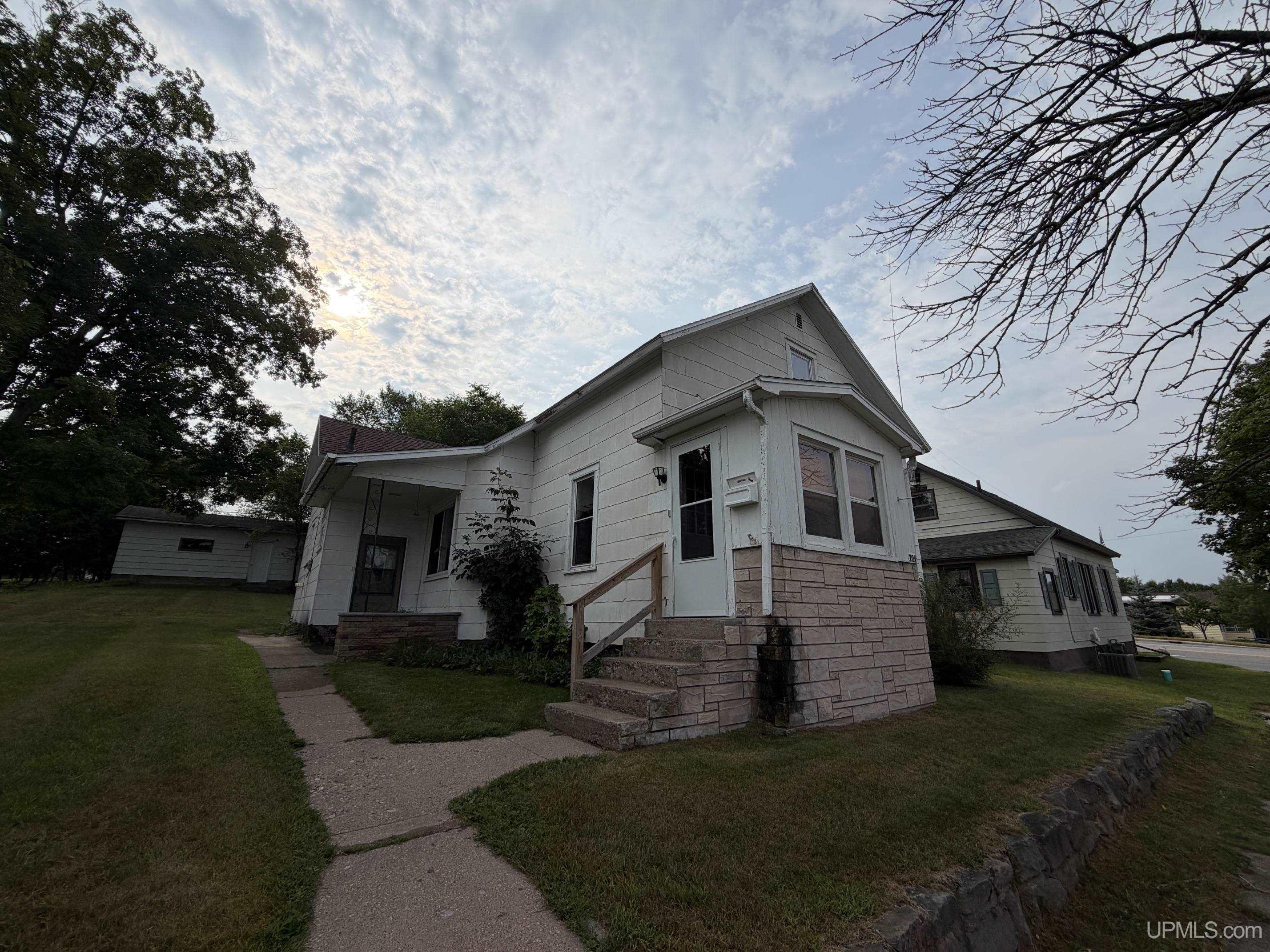 704 Section Street Property Photo 1