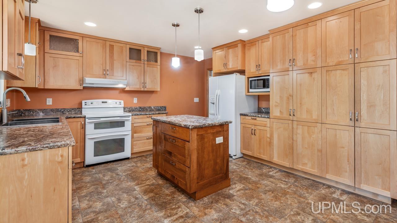 709 Loueda Avenue Property Photo 9