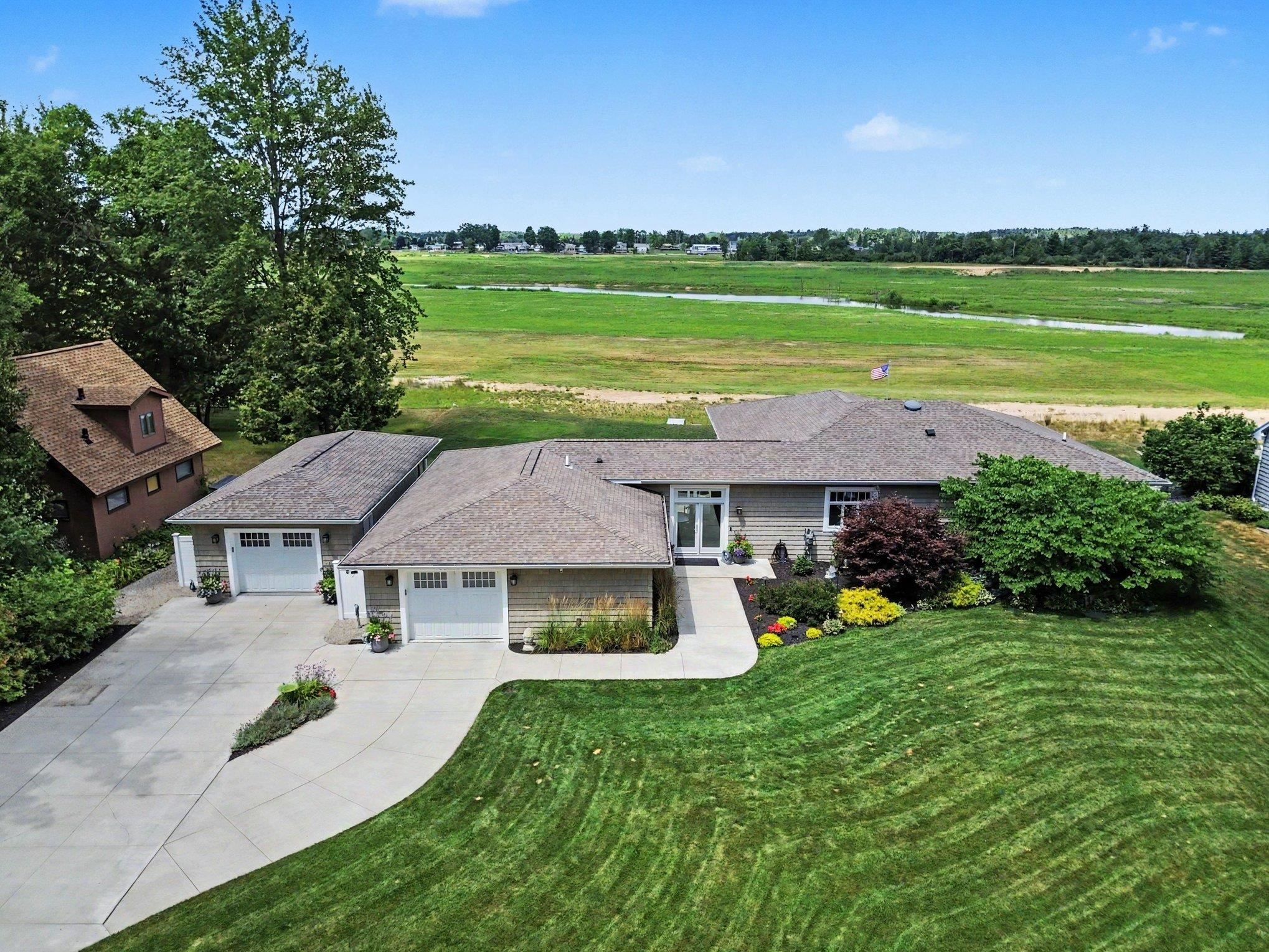 71 E Lakeshore Drive Property Photo 1