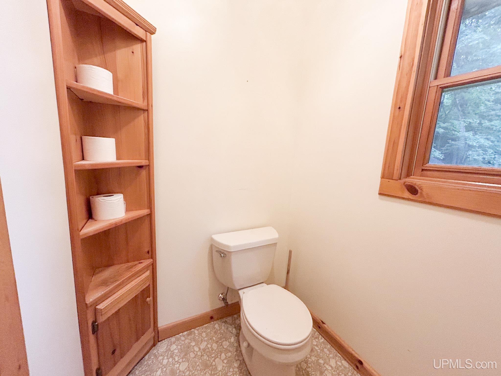 E12329 H58 Highway Property Photo 11