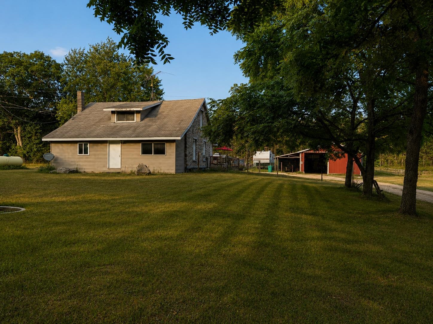 8800 N West County Line Road Property Photo 1