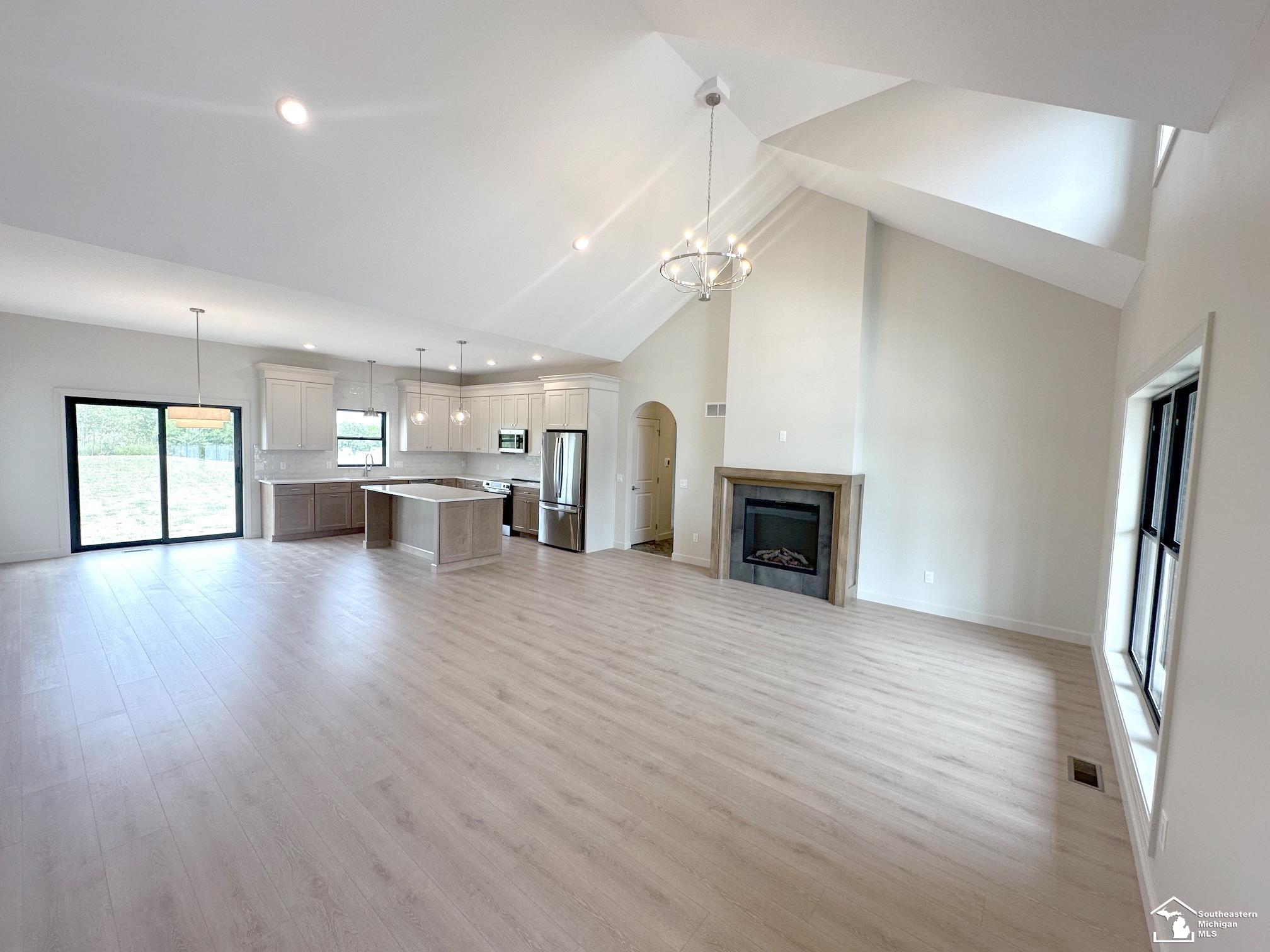 798 E Sweet Briar Lane Property Photo 7