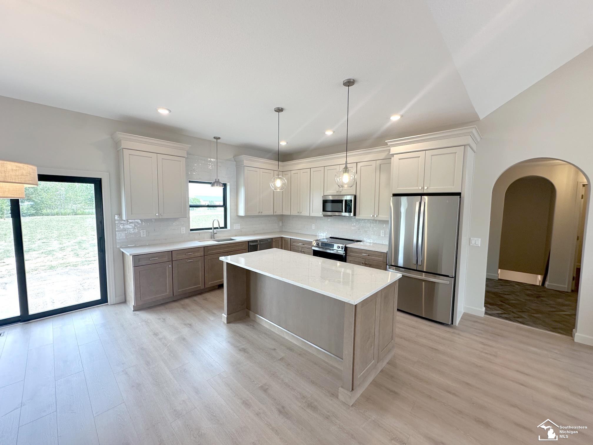 798 E Sweet Briar Lane Property Photo 12