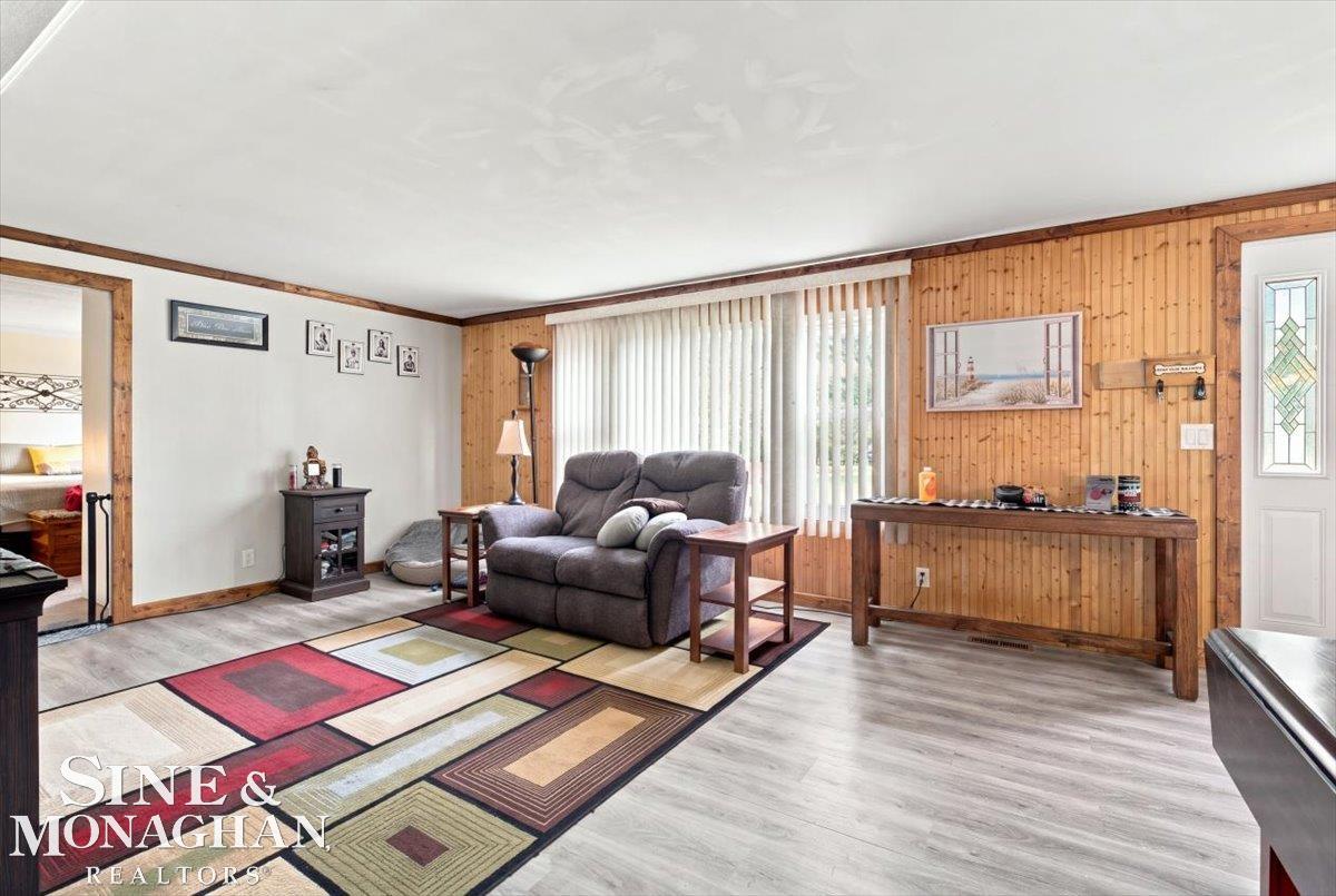 7665 Metcalf Road Property Photo 4