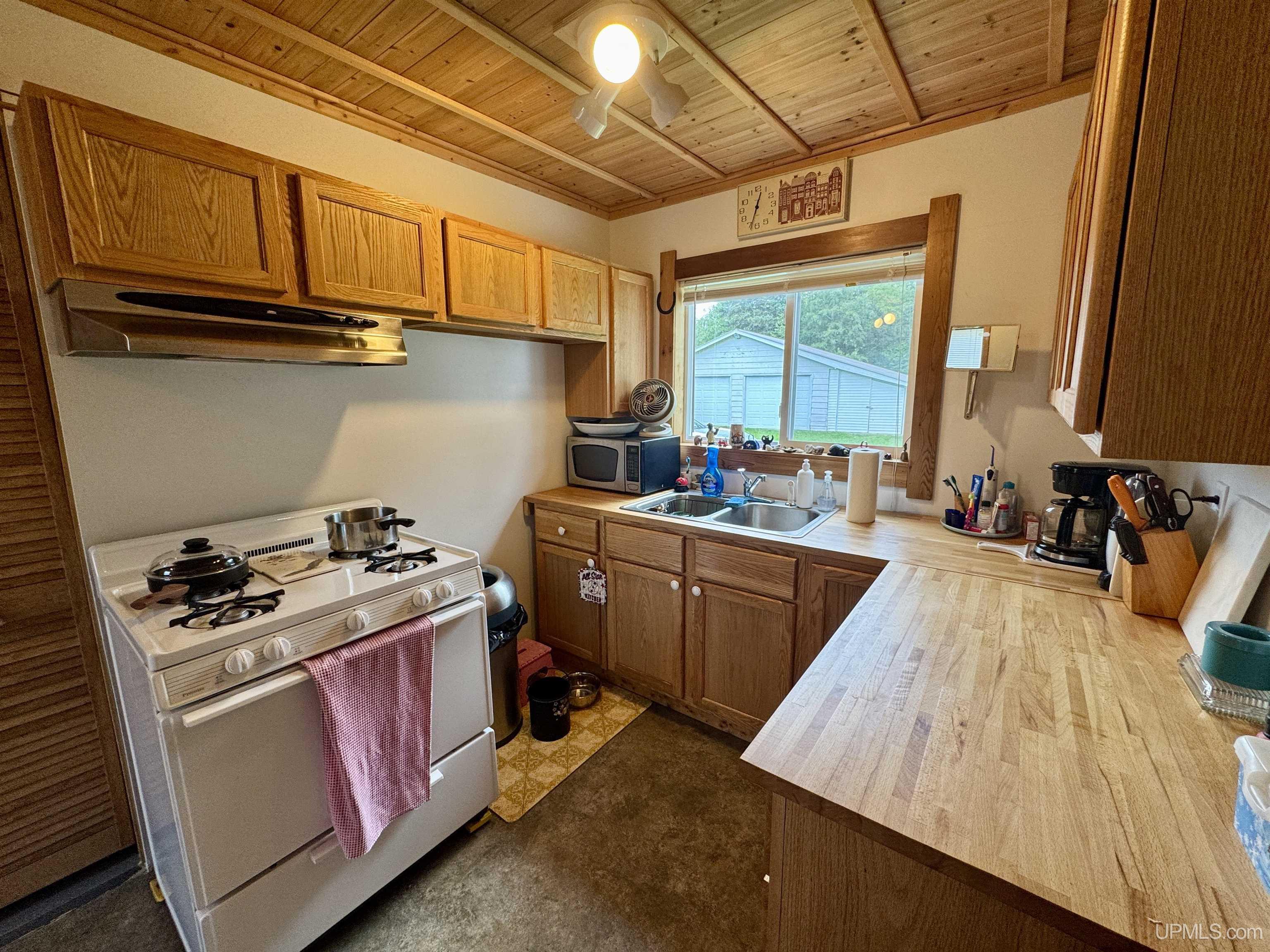 153 W Townline Road Property Photo 3