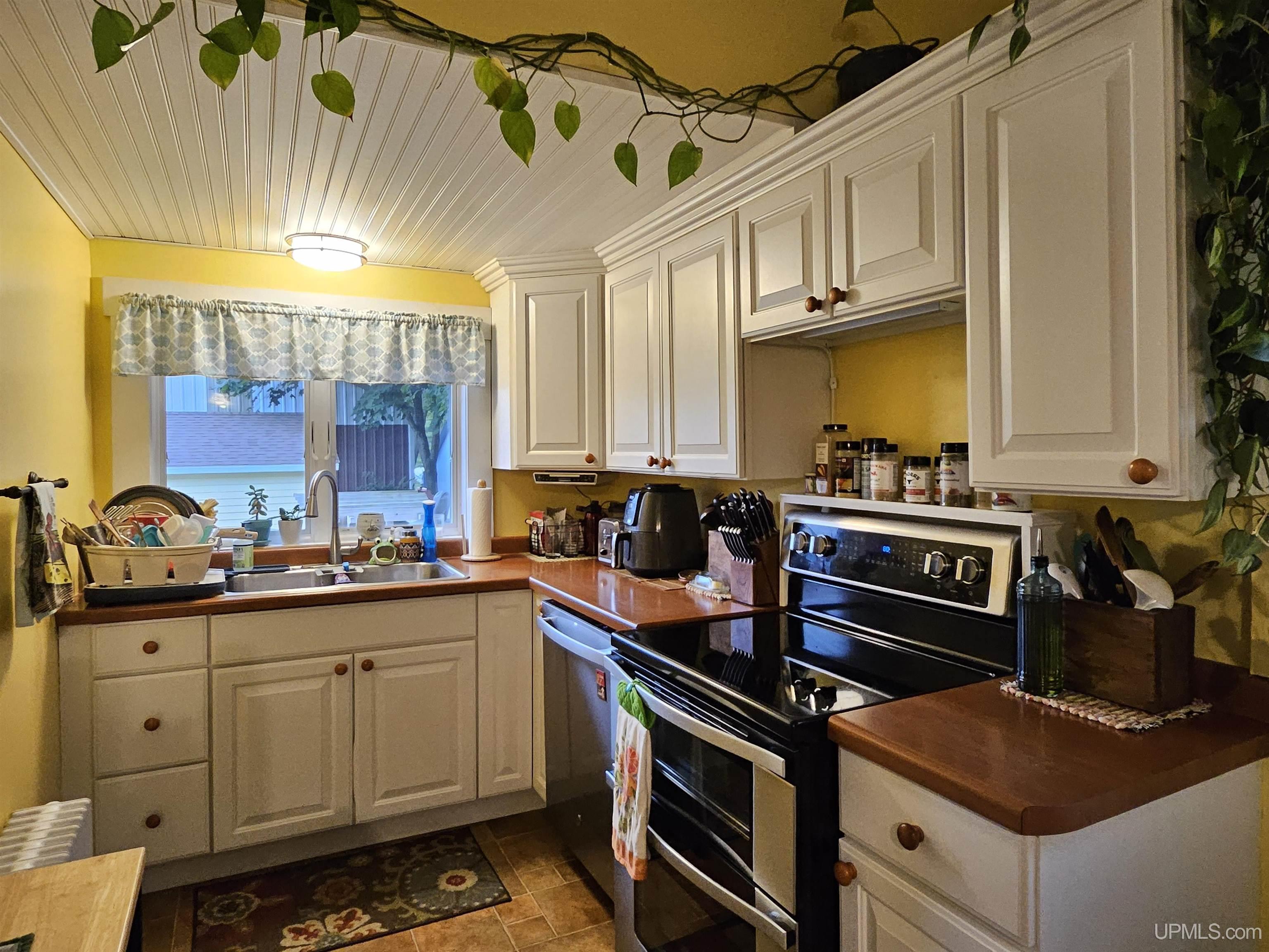 52196 B Avenue Property Photo 3