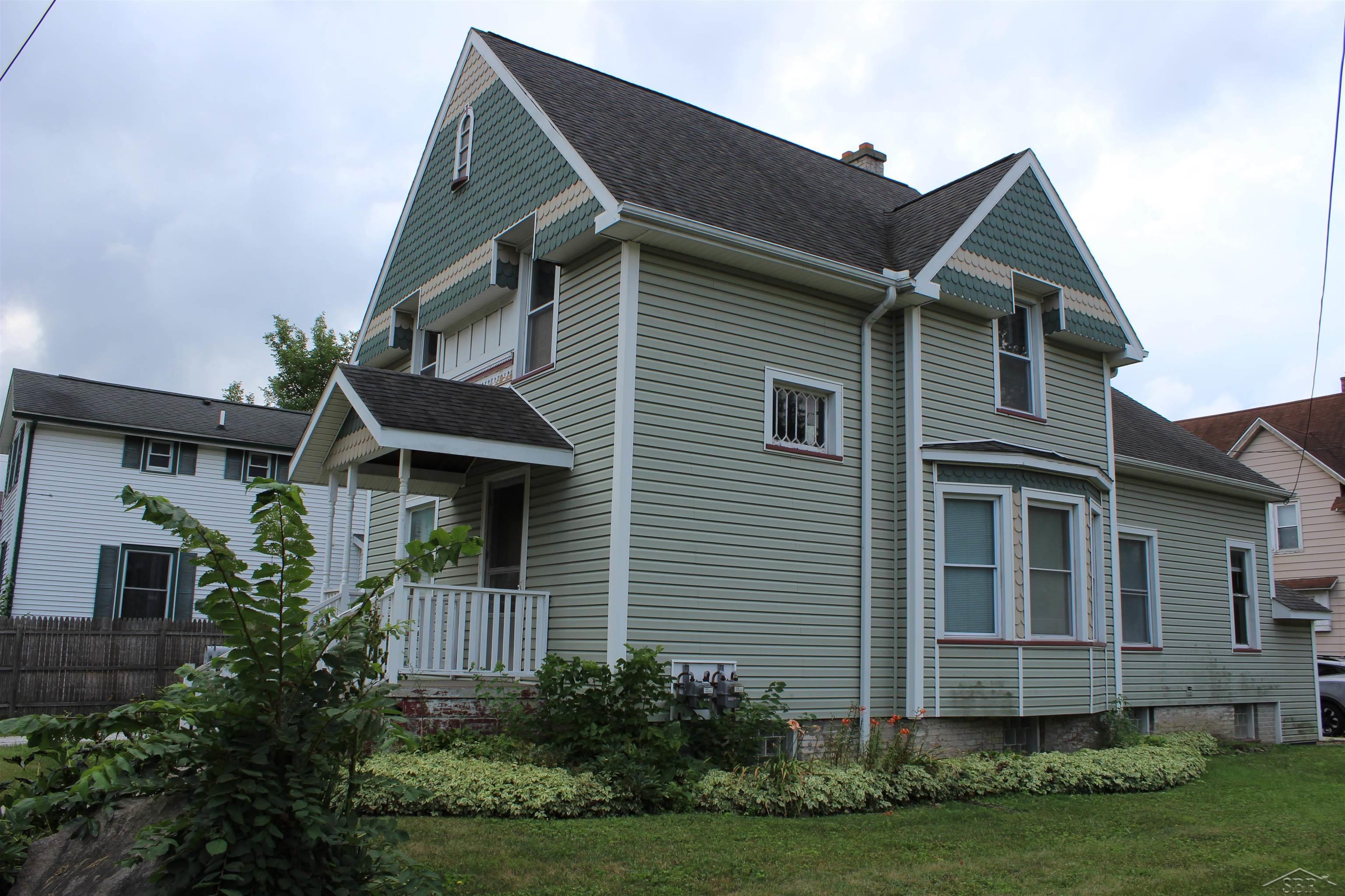 1021 Ames Street Property Photo 3