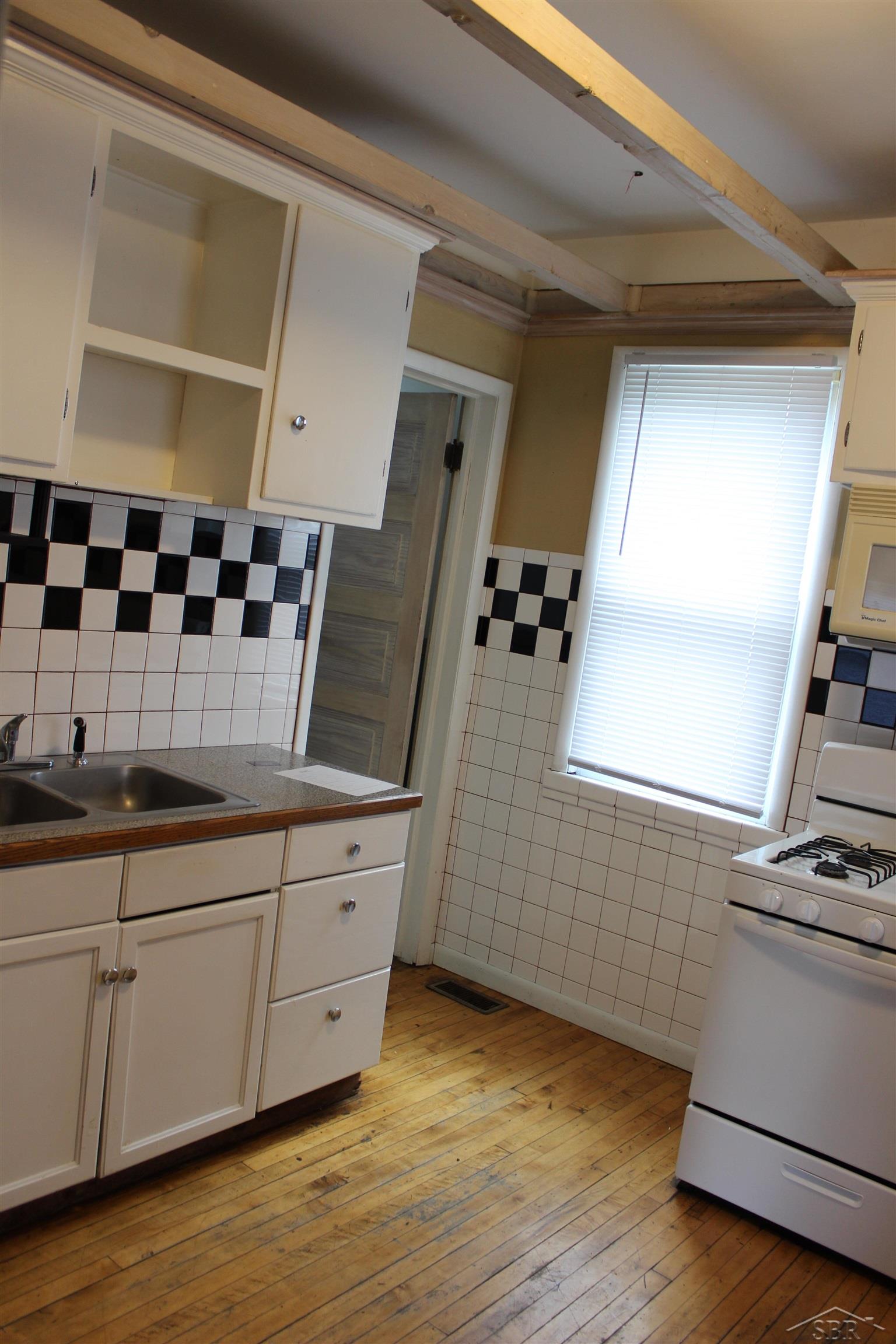 1021 Ames Street Property Photo 4