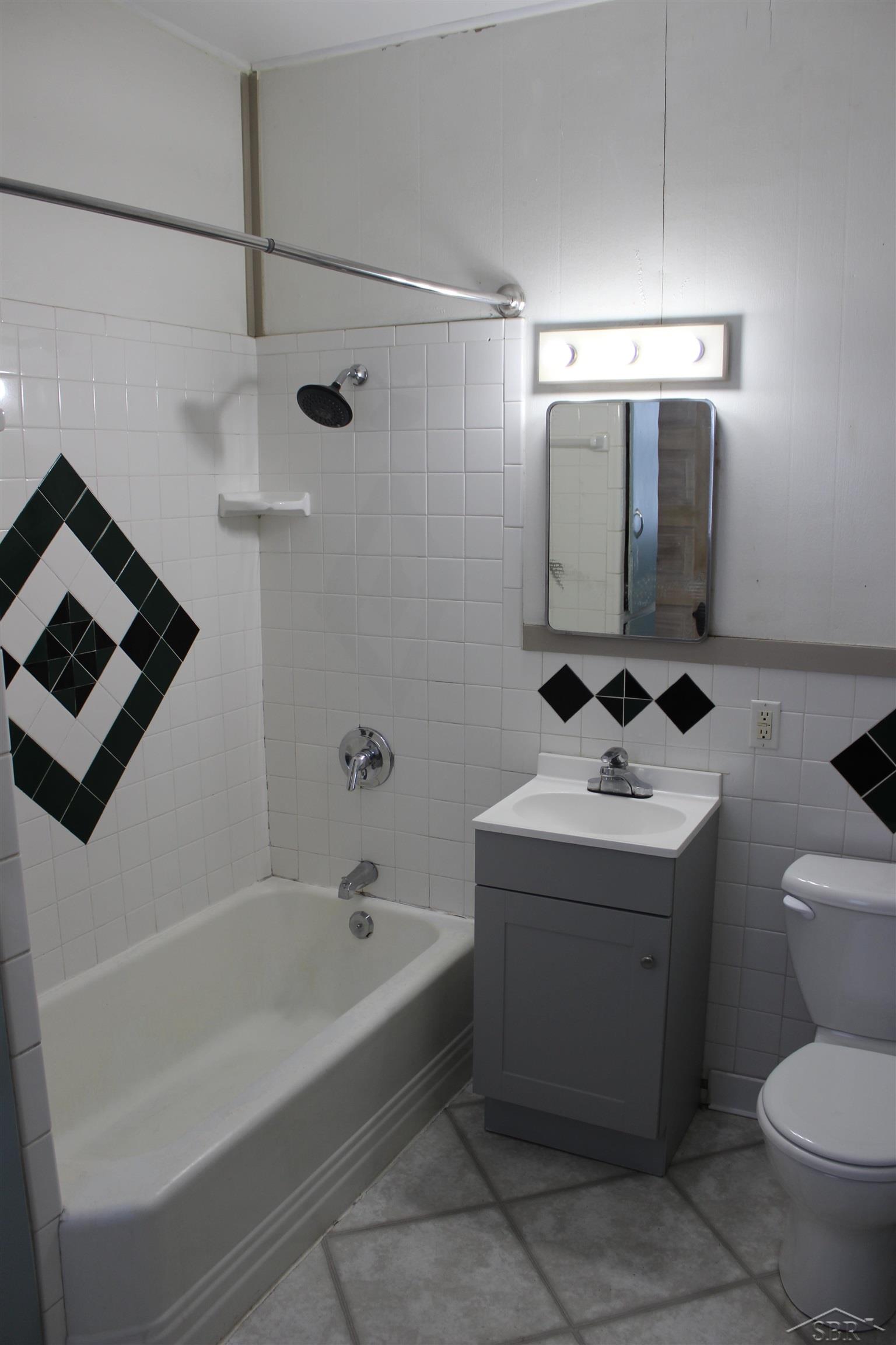 1021 Ames Street Property Photo 6