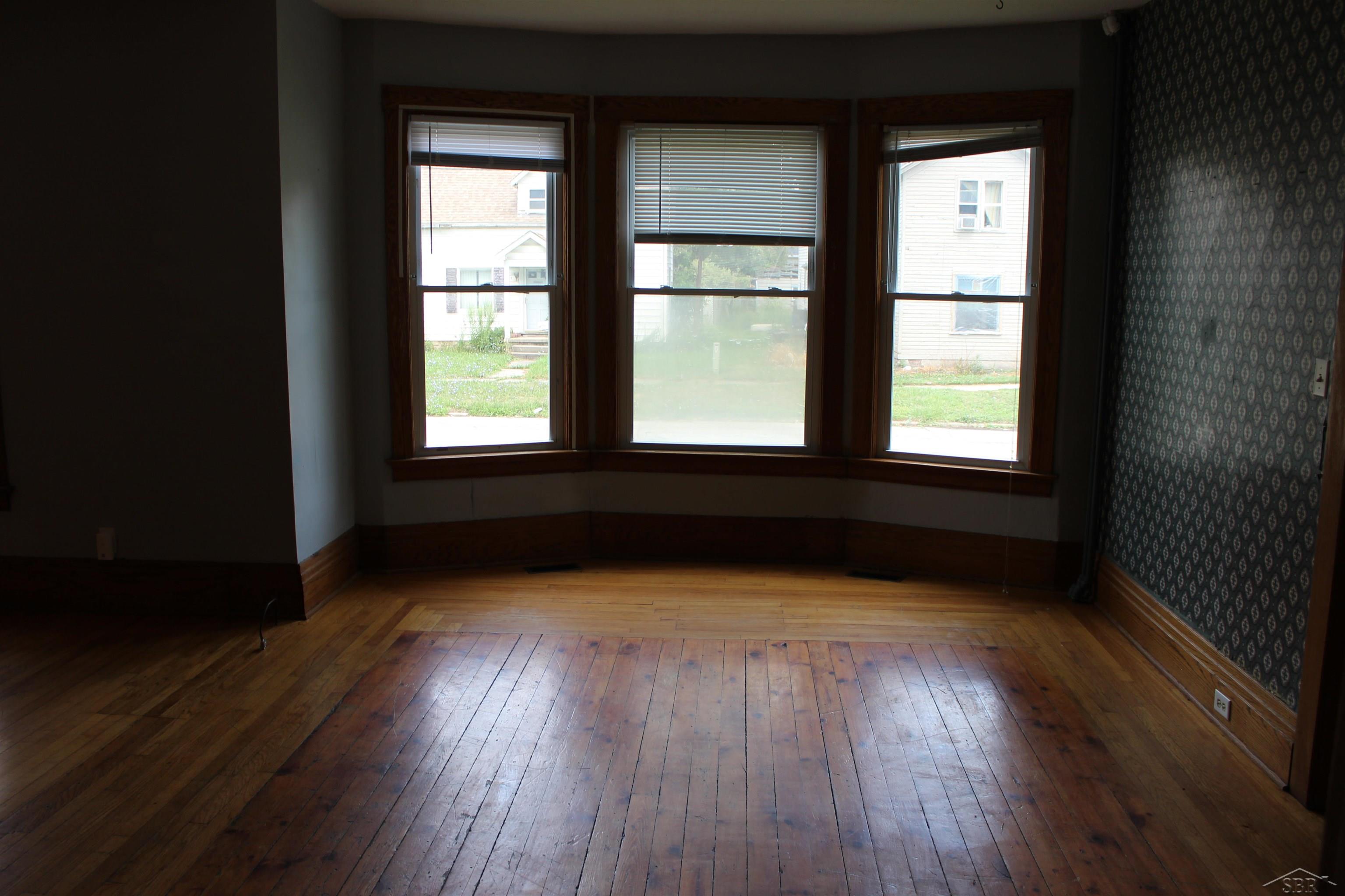 1021 Ames Street Property Photo 10