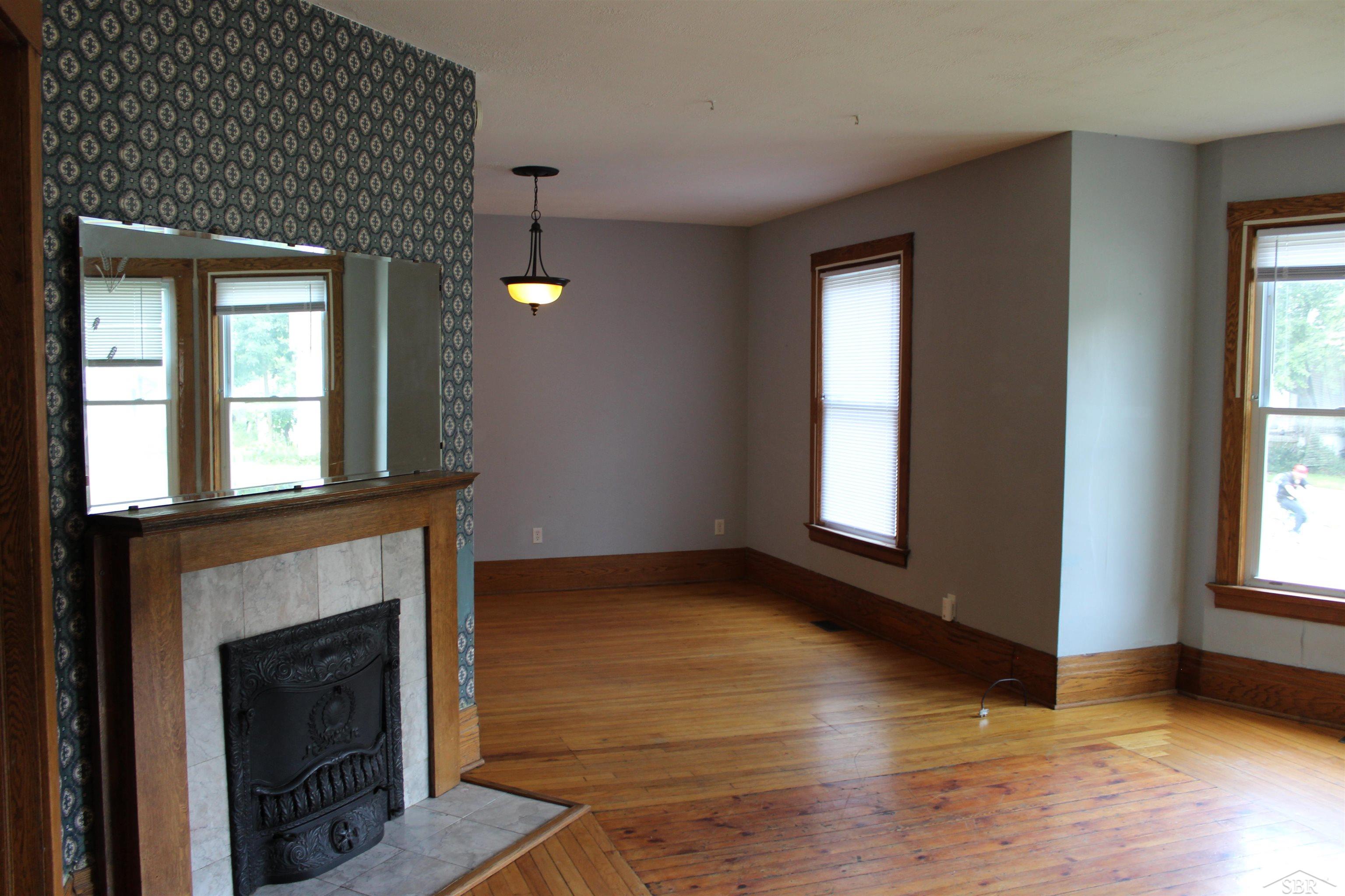 1021 Ames Street Property Photo 11