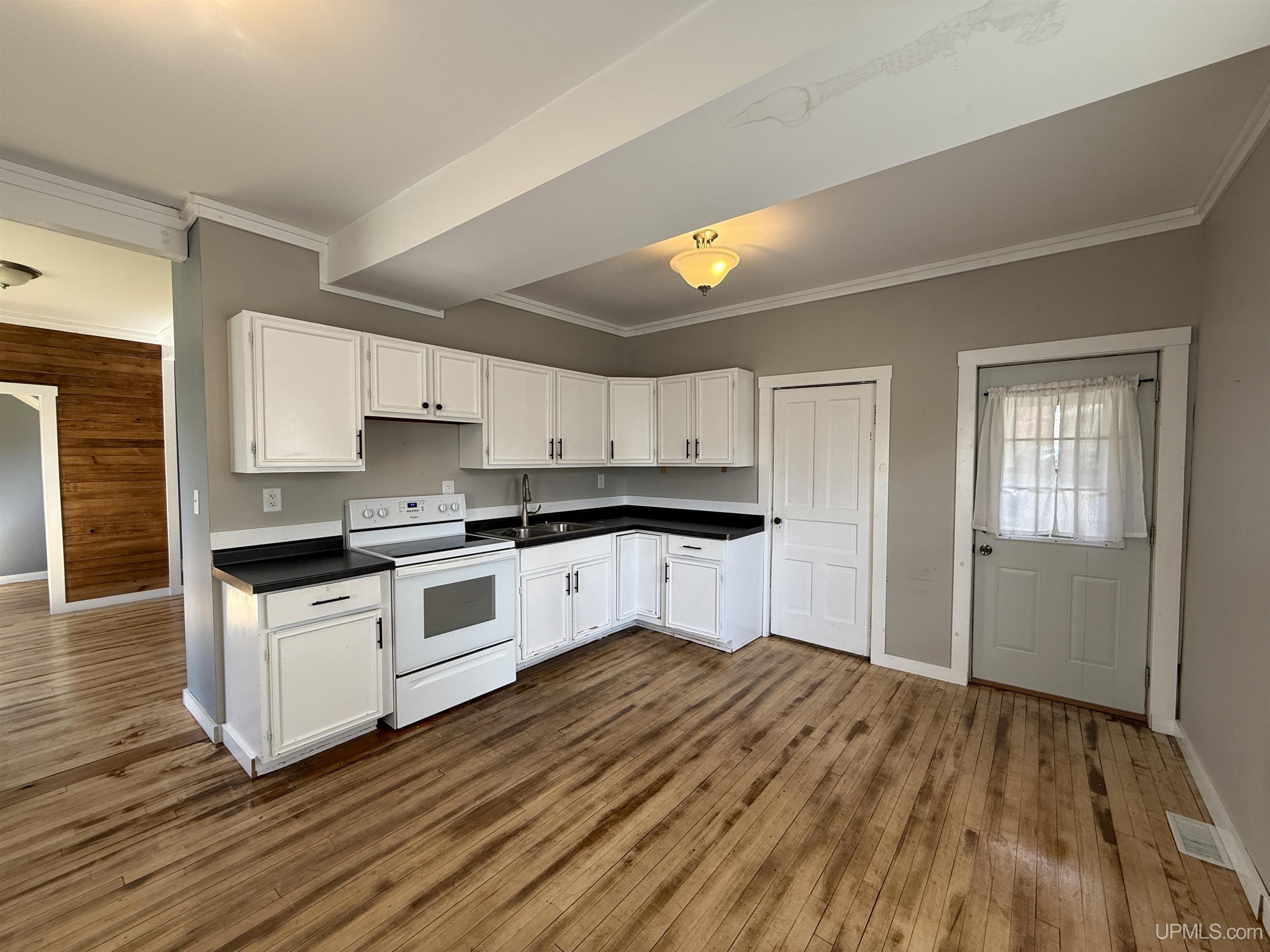 309 Tobin Street Property Photo 28