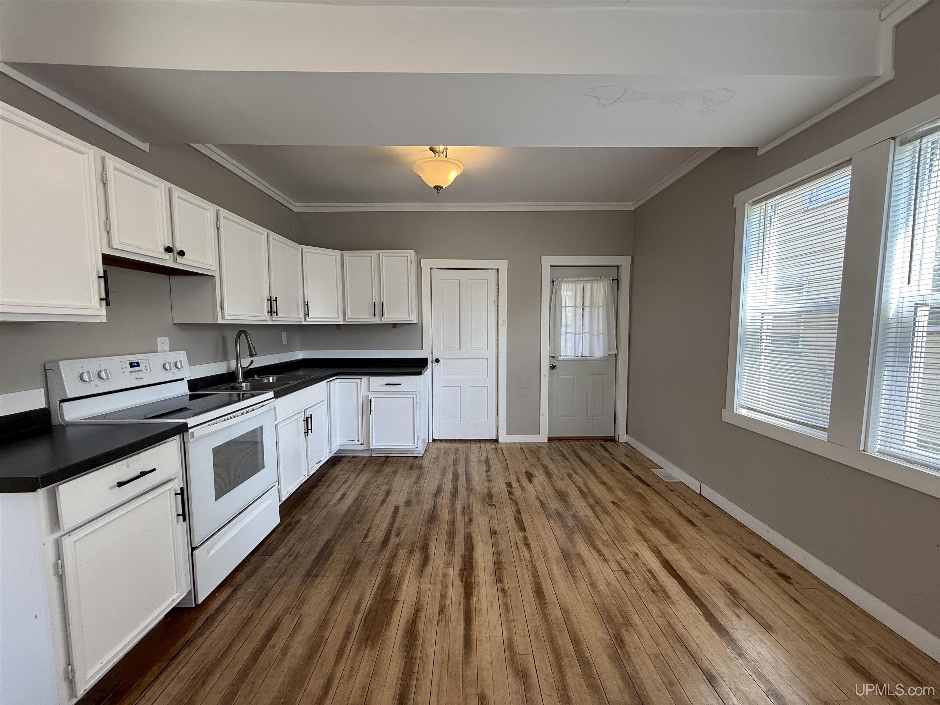 309 Tobin Street Property Photo 29