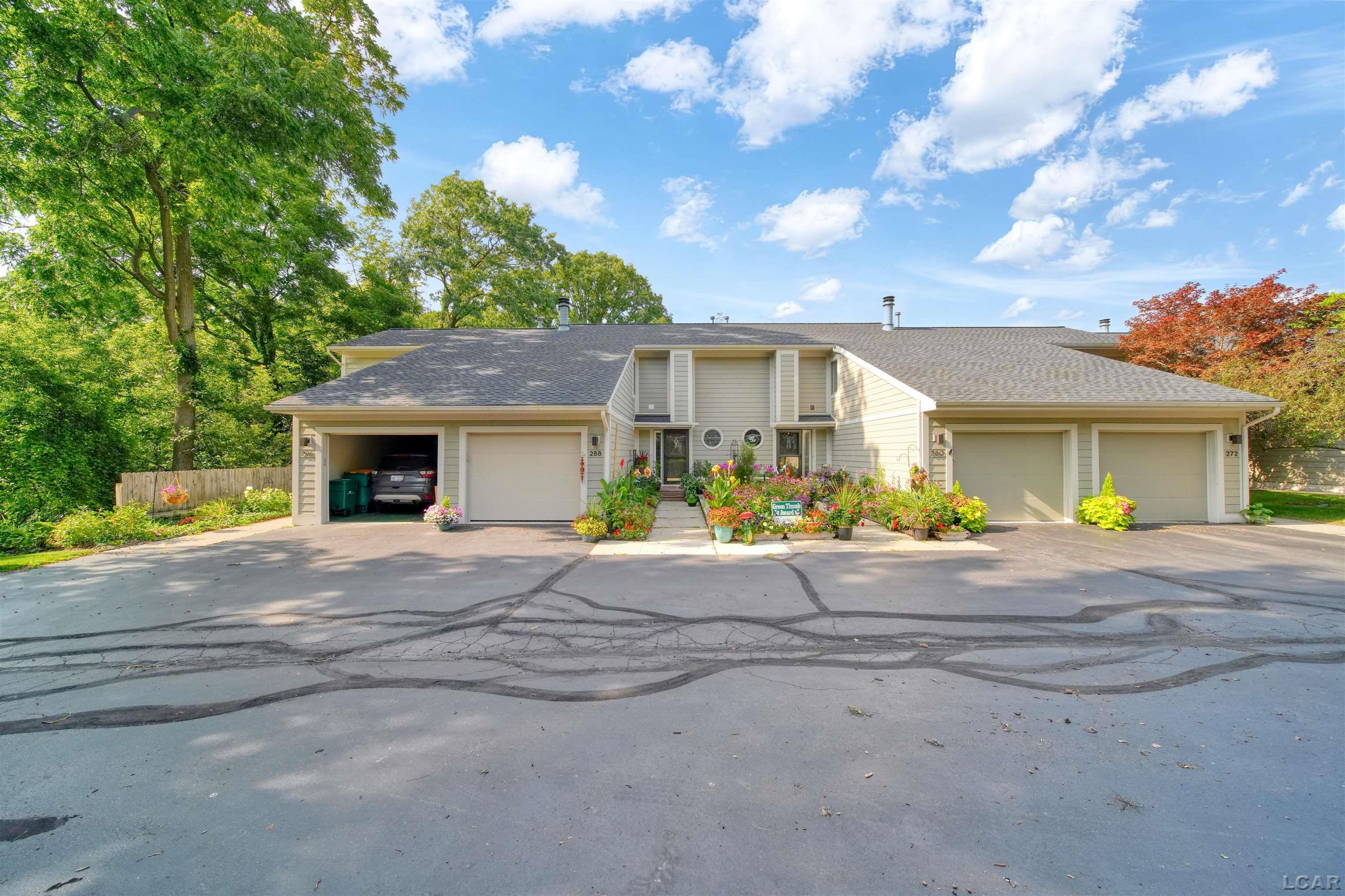 288 Whitlock St Street Property Photo 1
