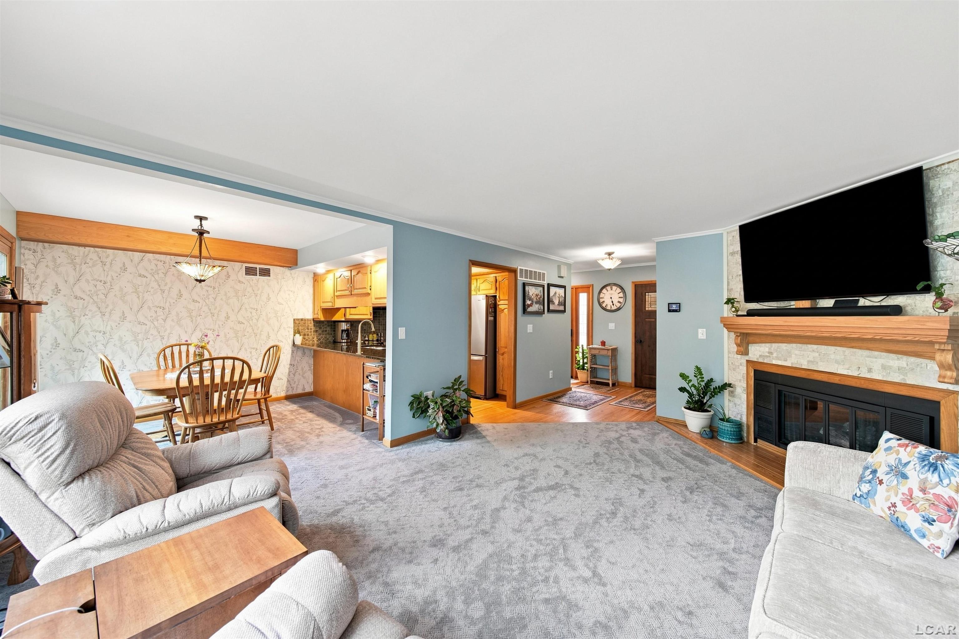 288 Whitlock St Street Property Photo 13