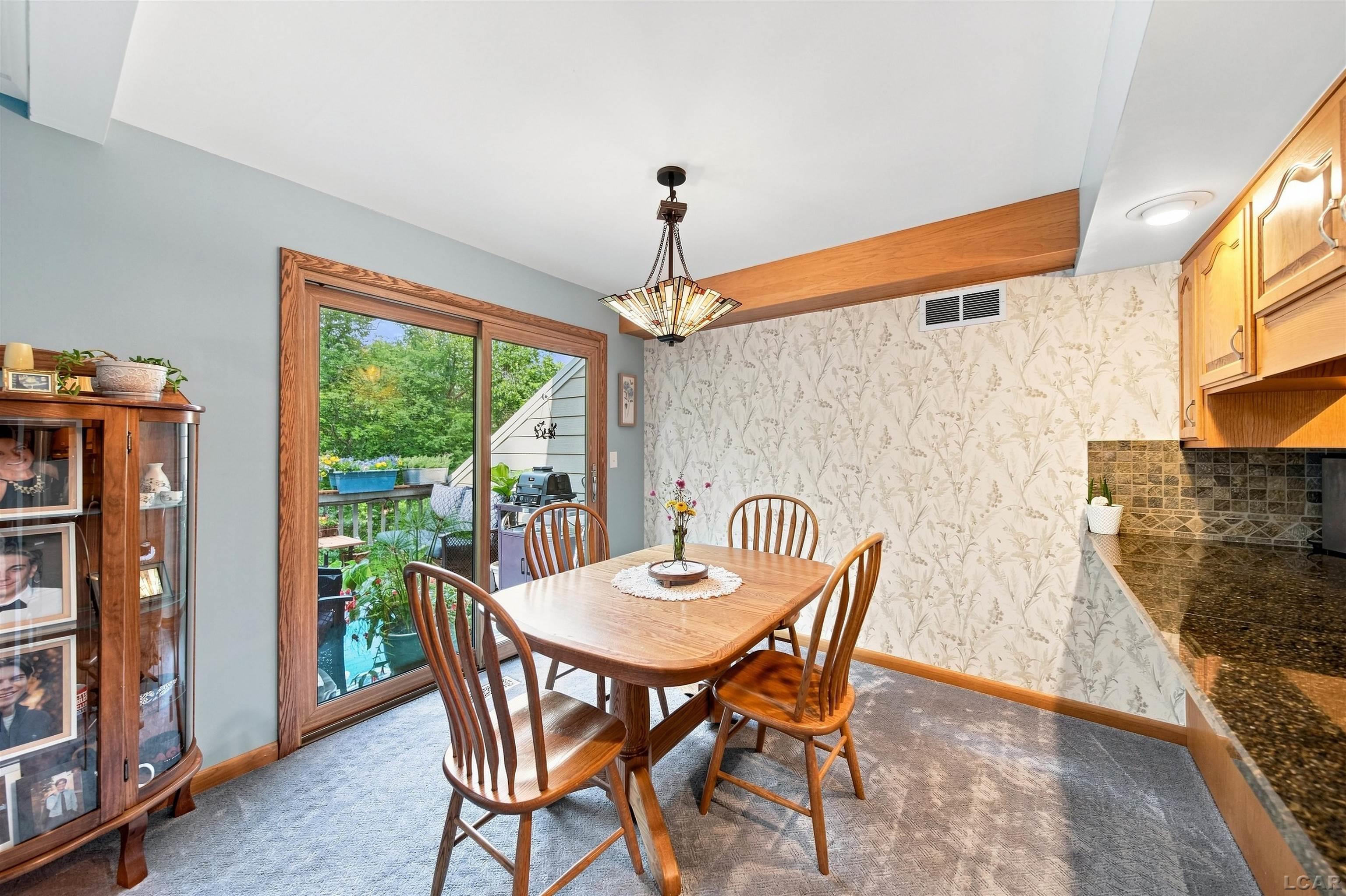 288 Whitlock St Street Property Photo 14