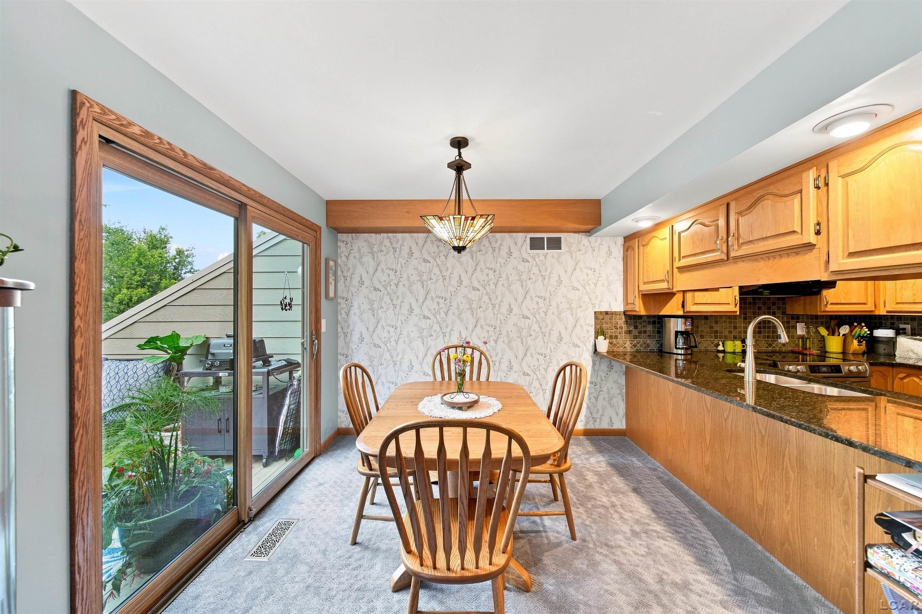 288 Whitlock St Street Property Photo 15