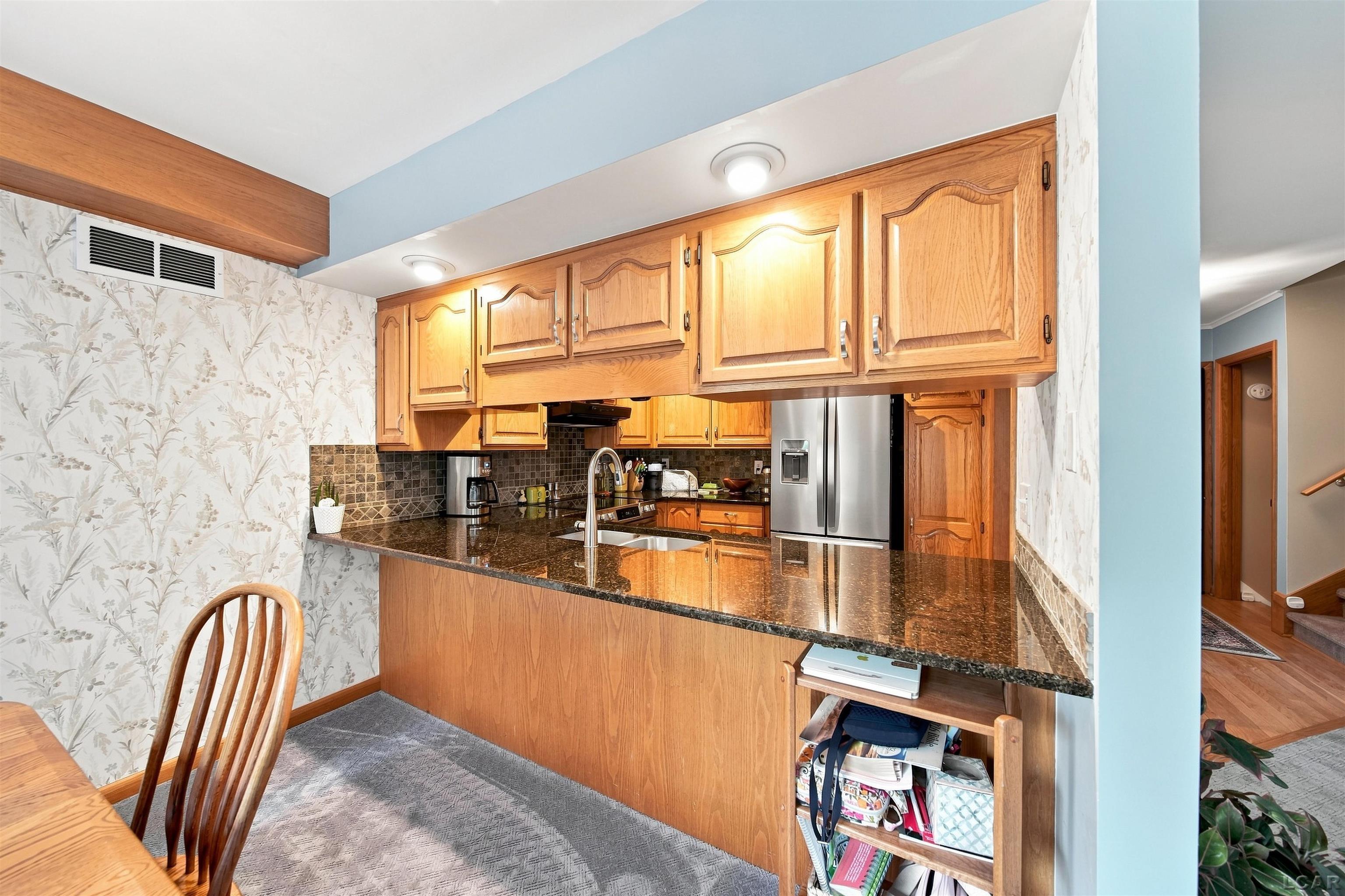 288 Whitlock St Street Property Photo 16