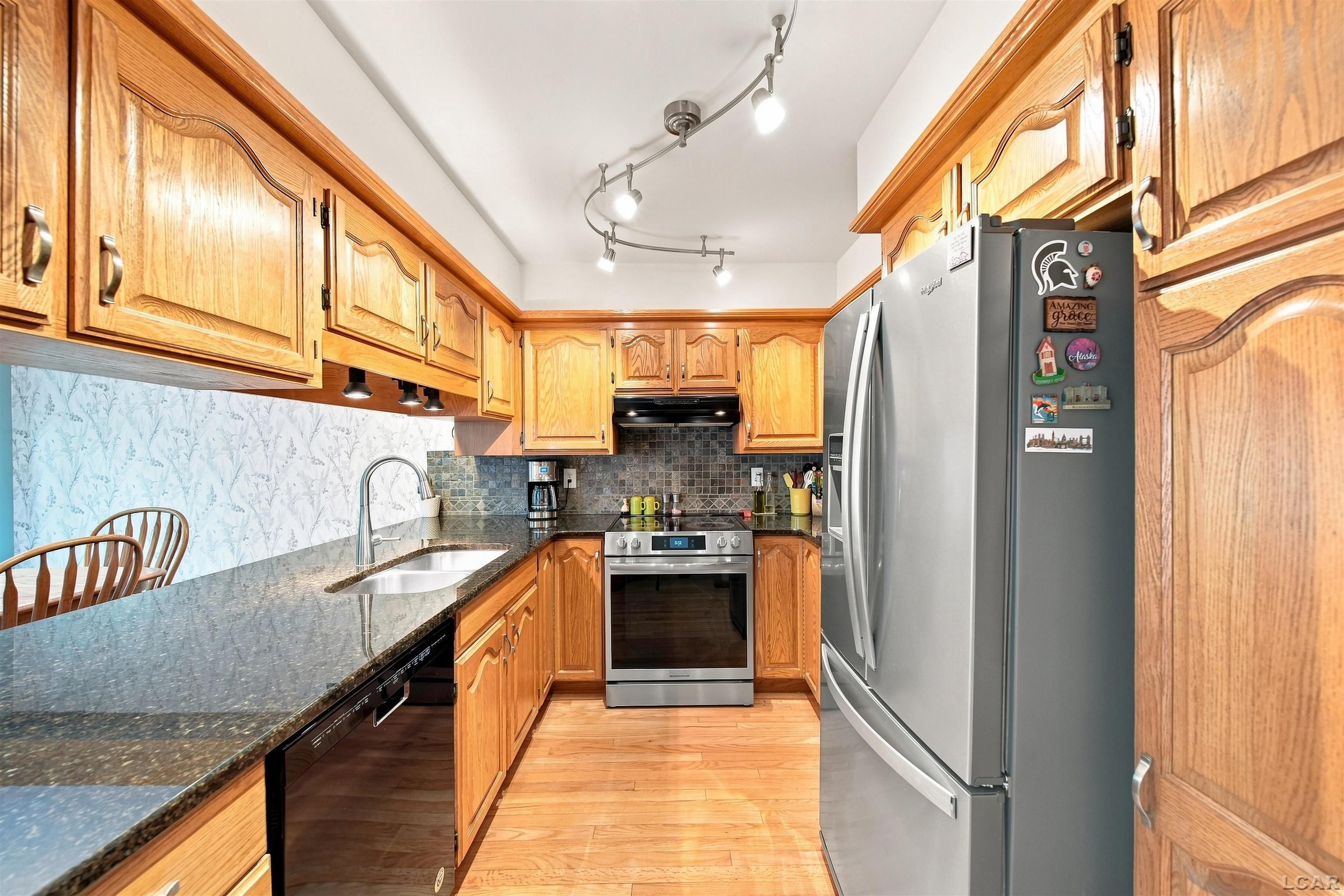 288 Whitlock St Street Property Photo 19
