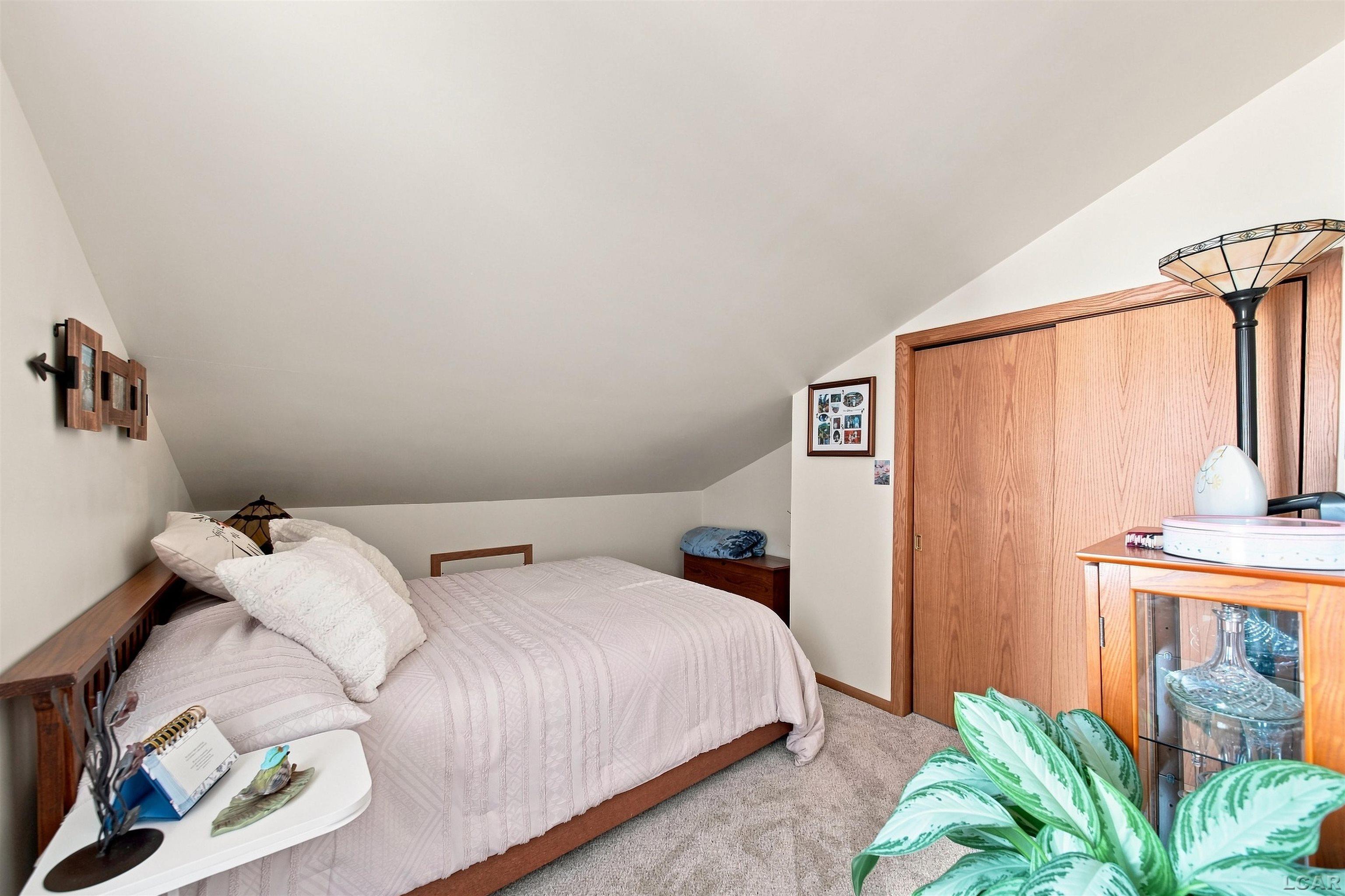 288 Whitlock St Street Property Photo 23