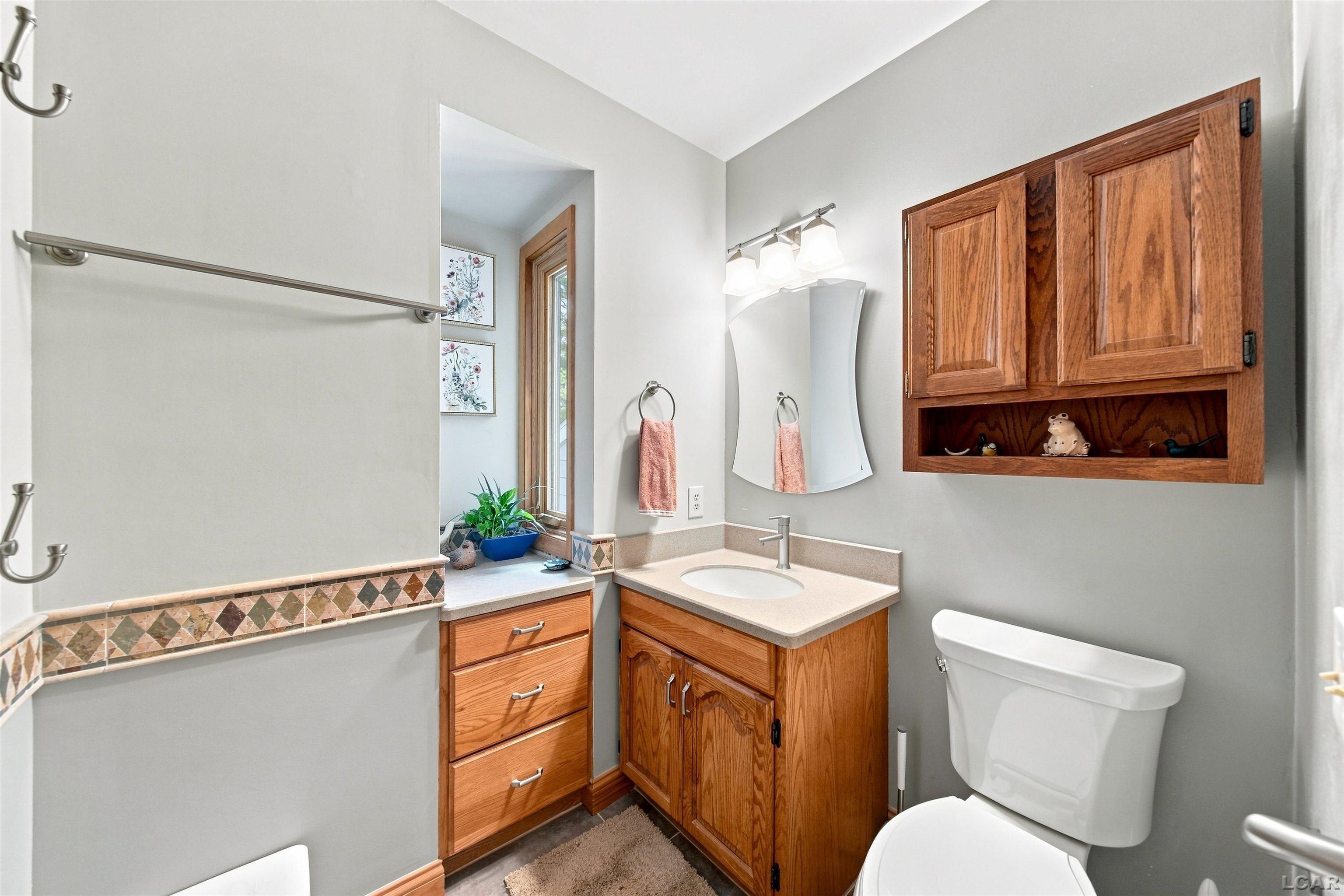 288 Whitlock St Street Property Photo 25