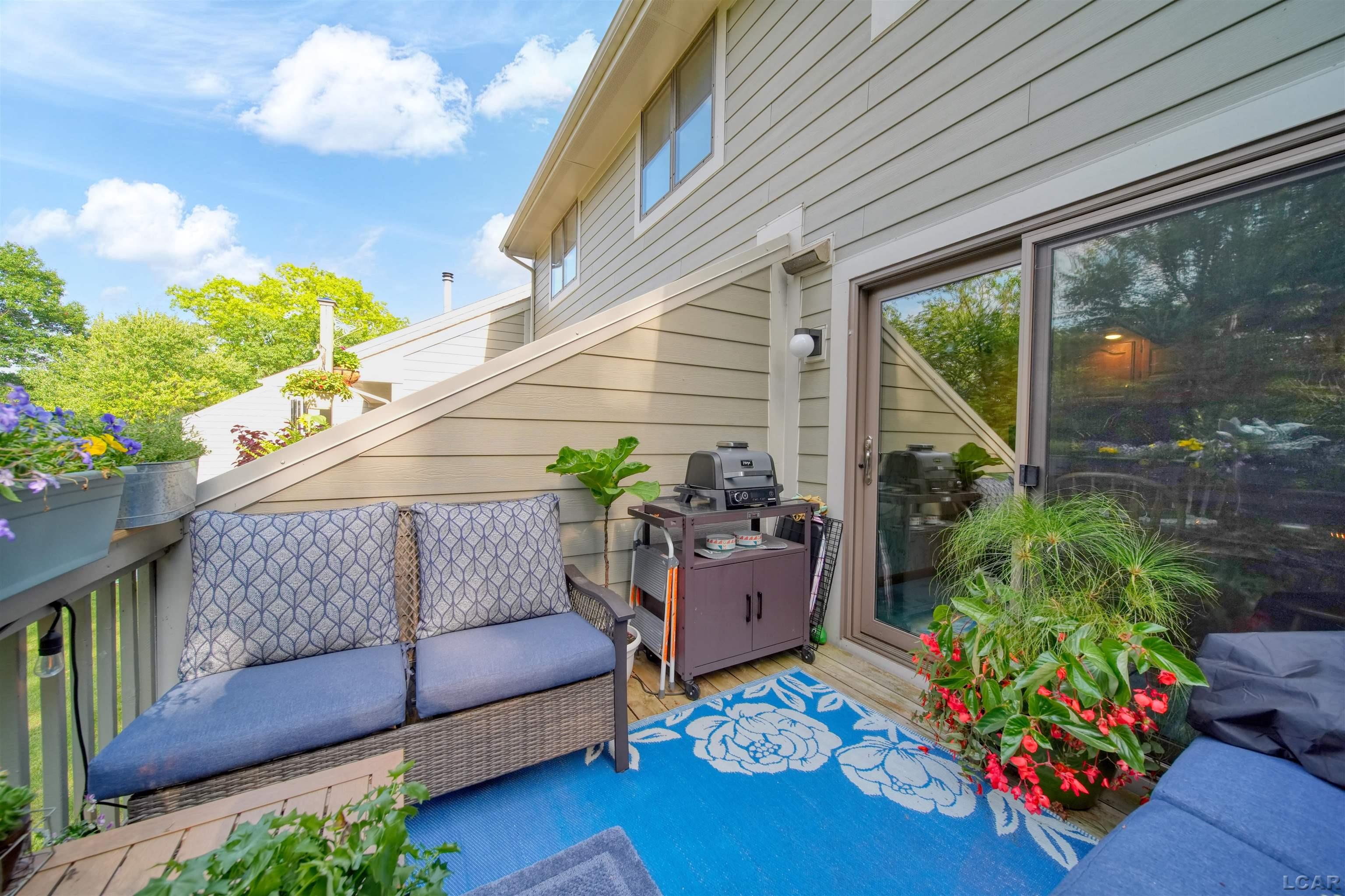 288 Whitlock St Street Property Photo 36