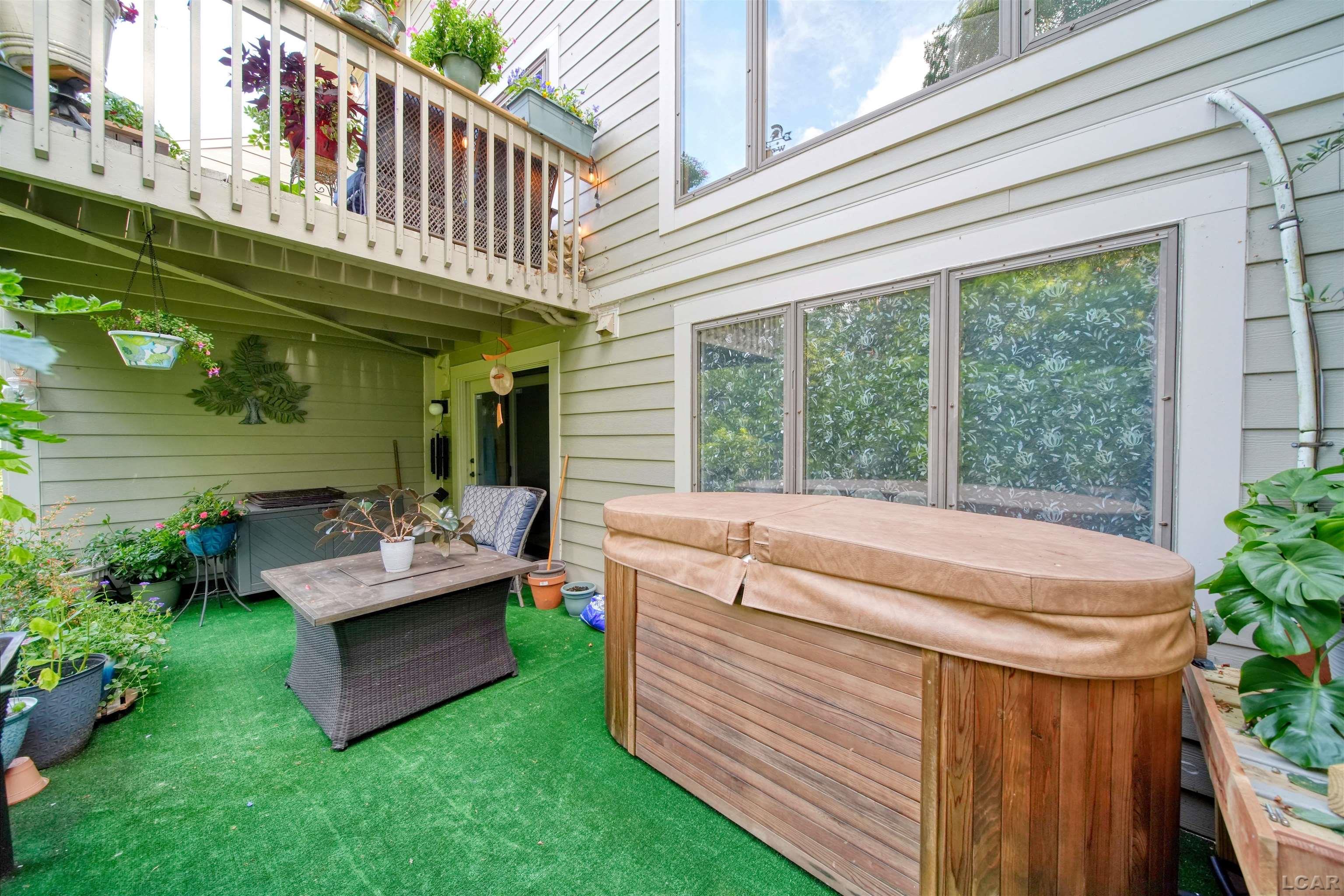288 Whitlock St Street Property Photo 44