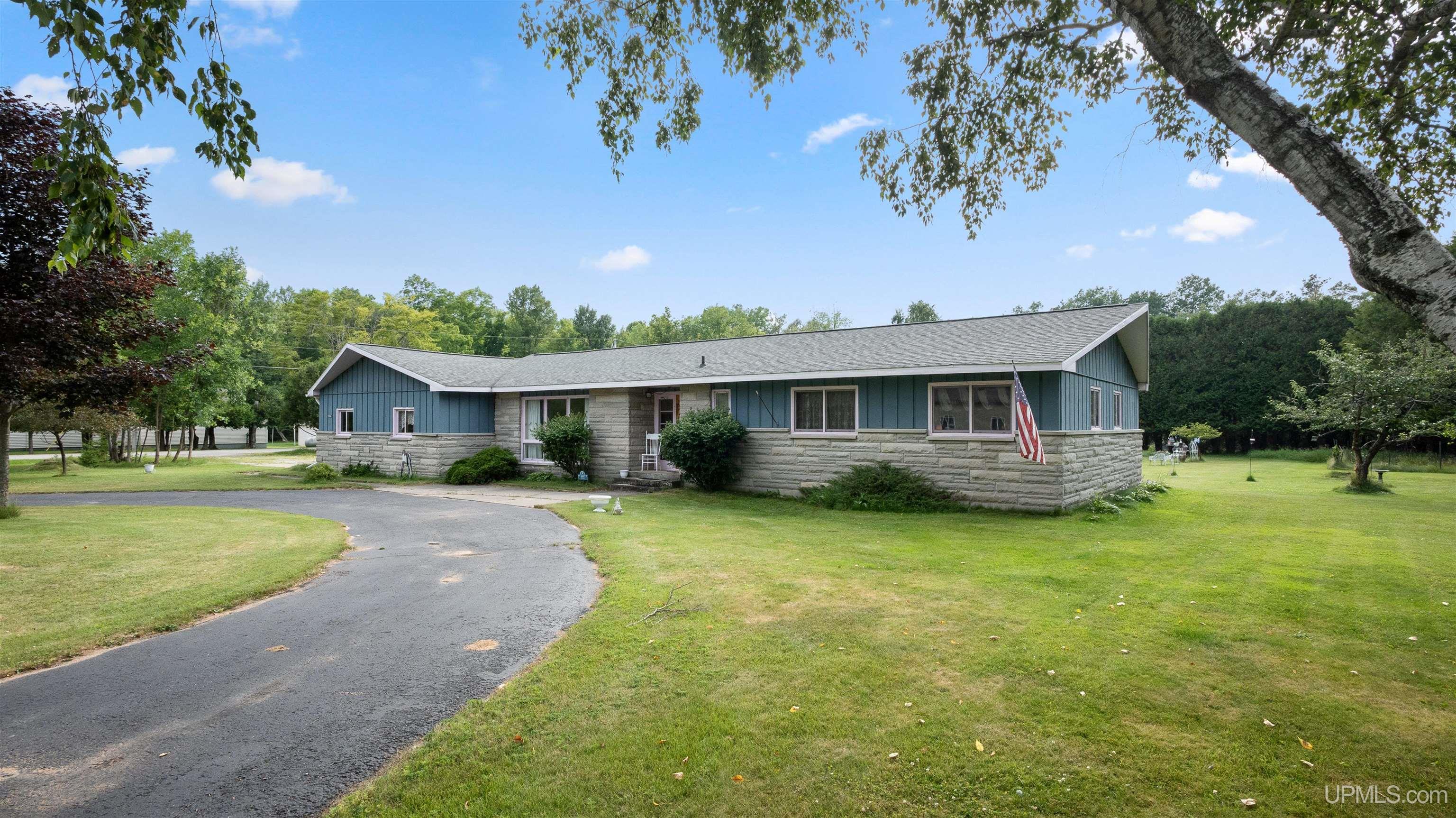 4307 M Road Property Photo 1