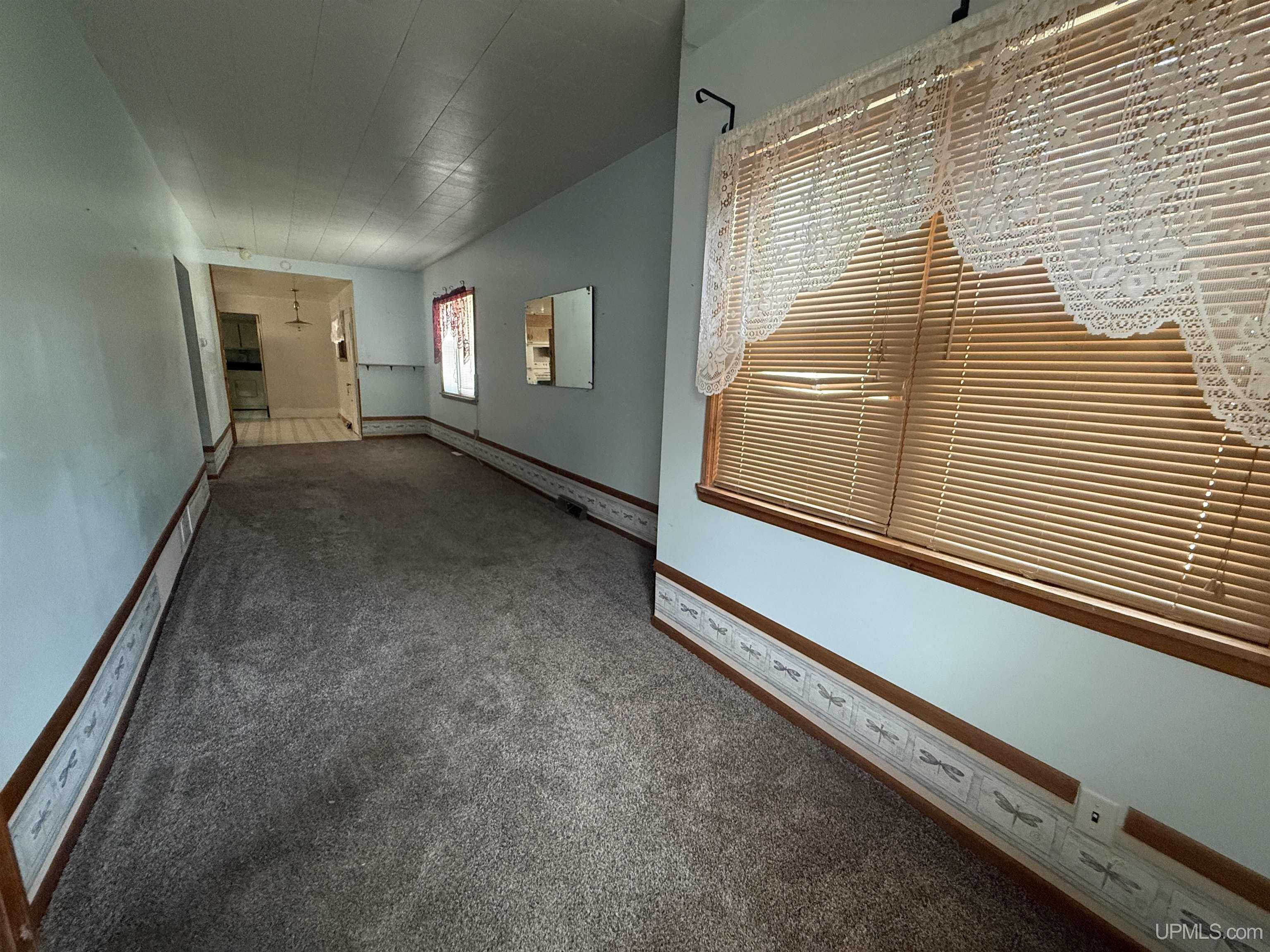 609 Sutherland Street Property Photo 6