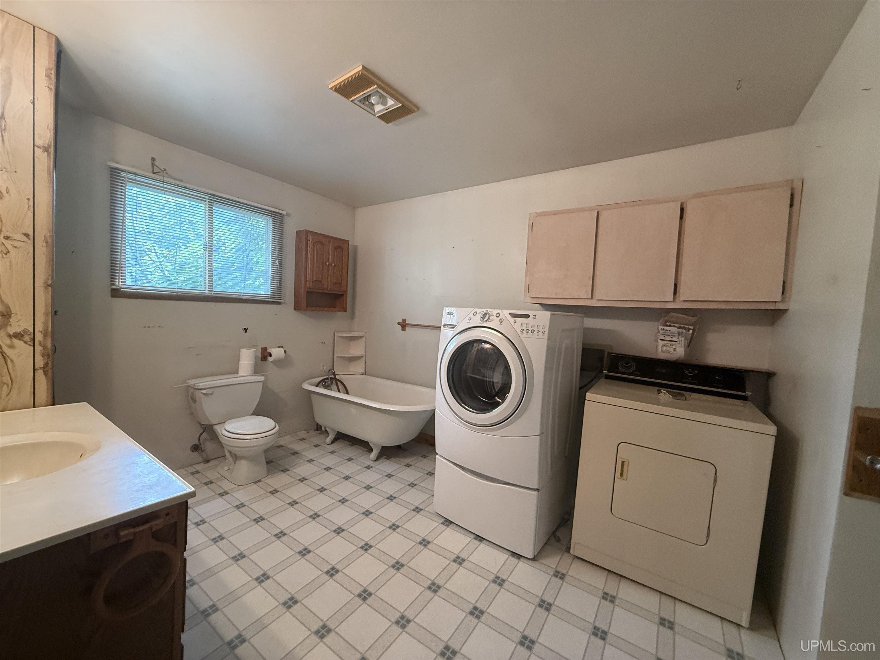 609 Sutherland Street Property Photo 11